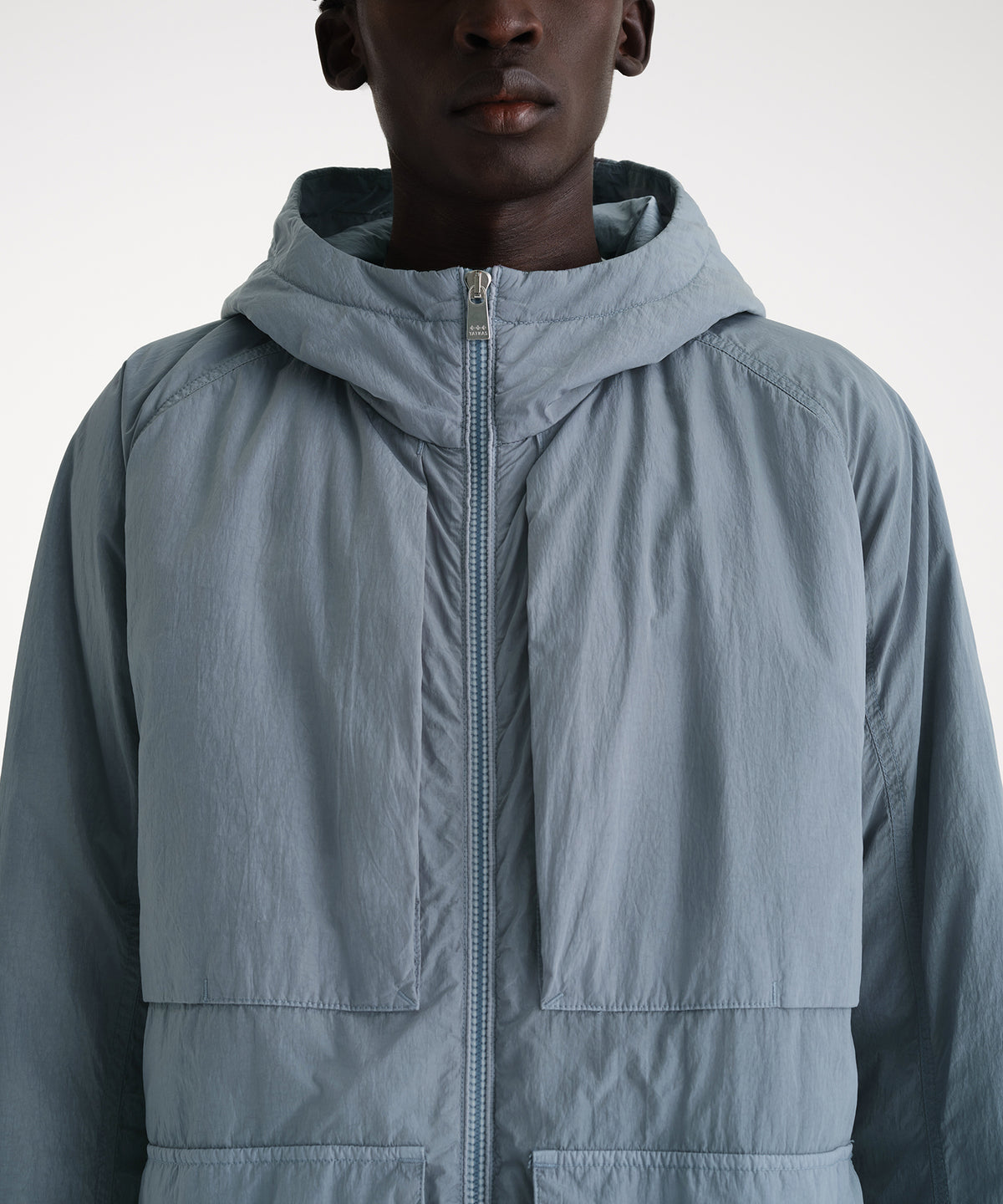 The model is 186 cm tall and is wearing a size 3 in GRAY.