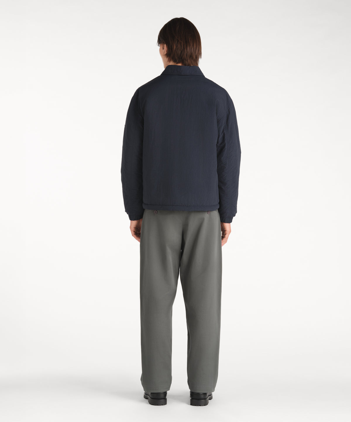 The model is 188 cm tall and is wearing a size 3 in NAVY.
