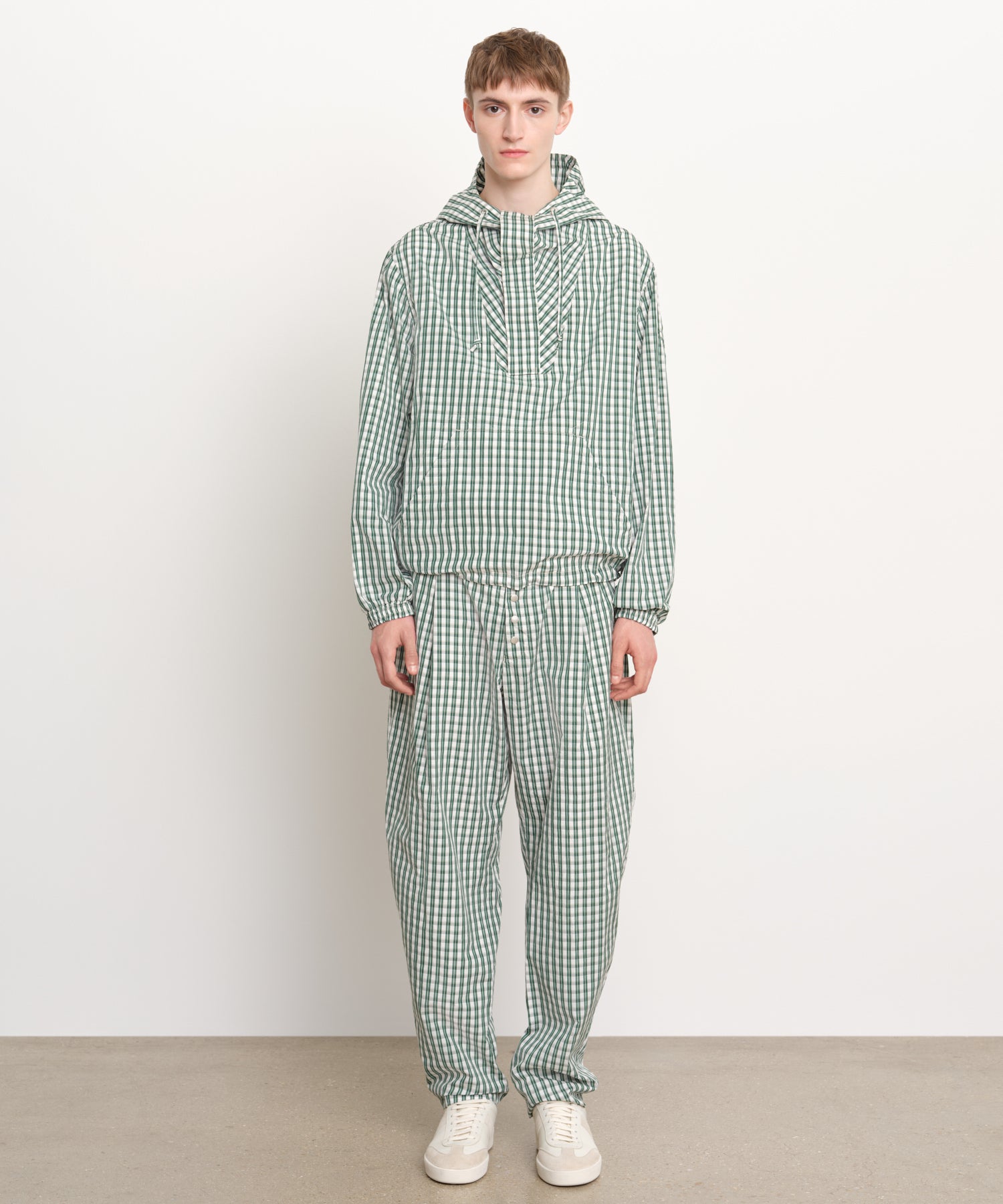 The model is 189 cm tall and is wearing a size 3 in Green.