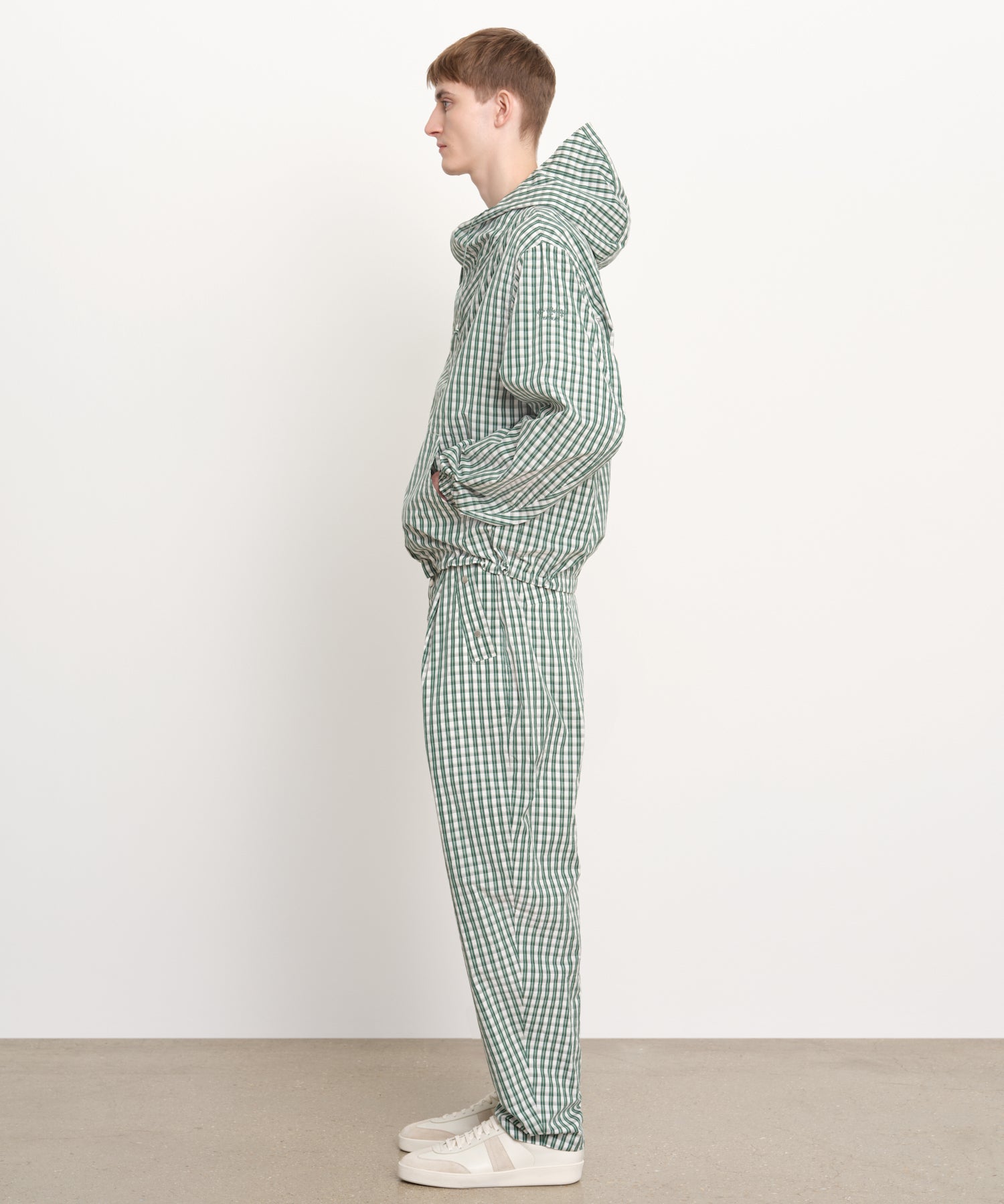 The model is 189 cm tall and is wearing a size 3 in Green.