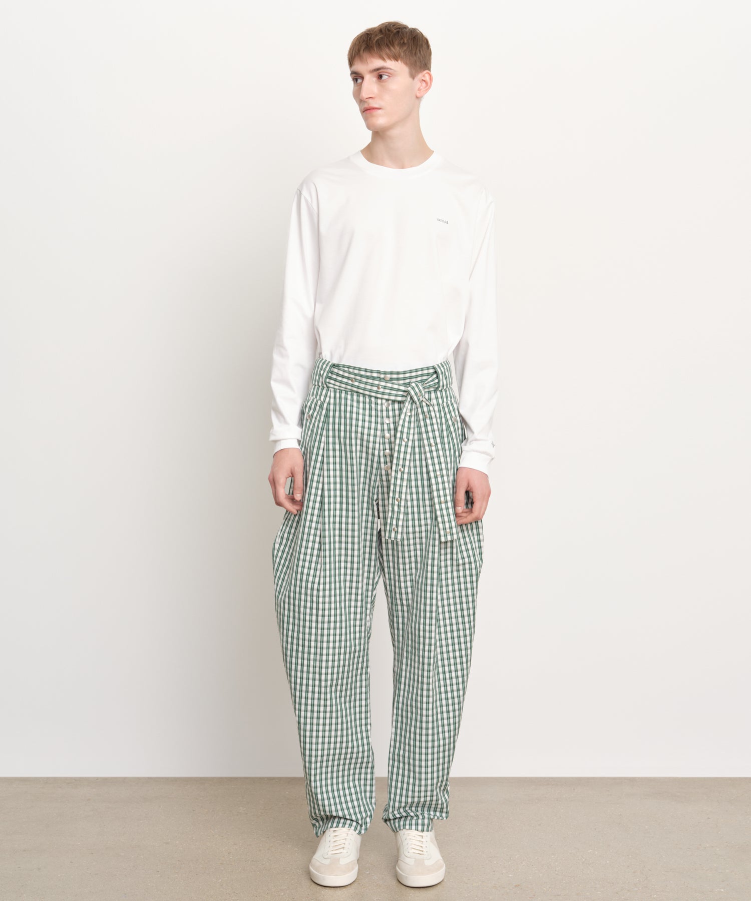 The model is 189 cm tall and is wearing a size 3 in Green.