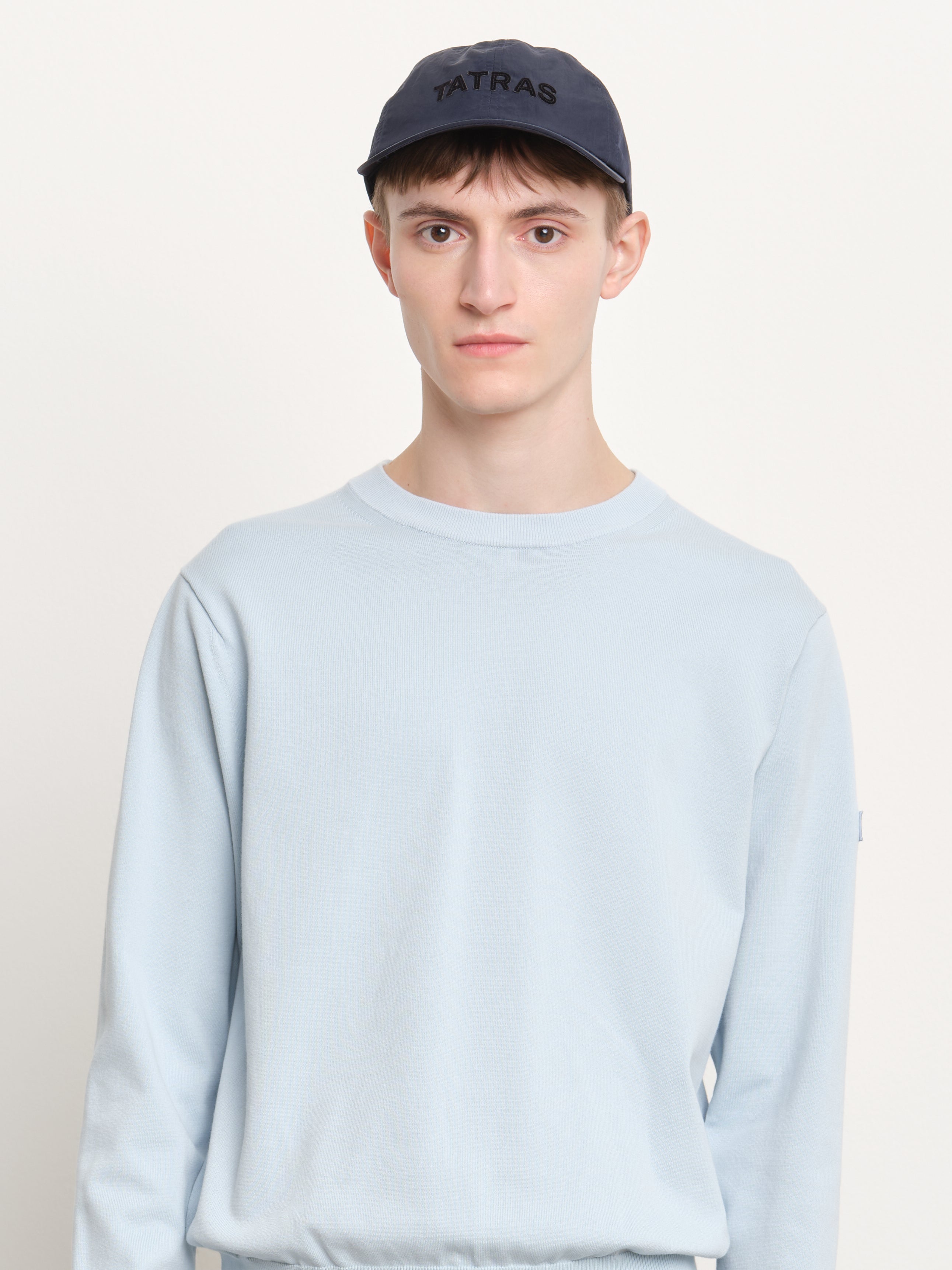 The model is 189 cm tall and is wearing free size in Navy.