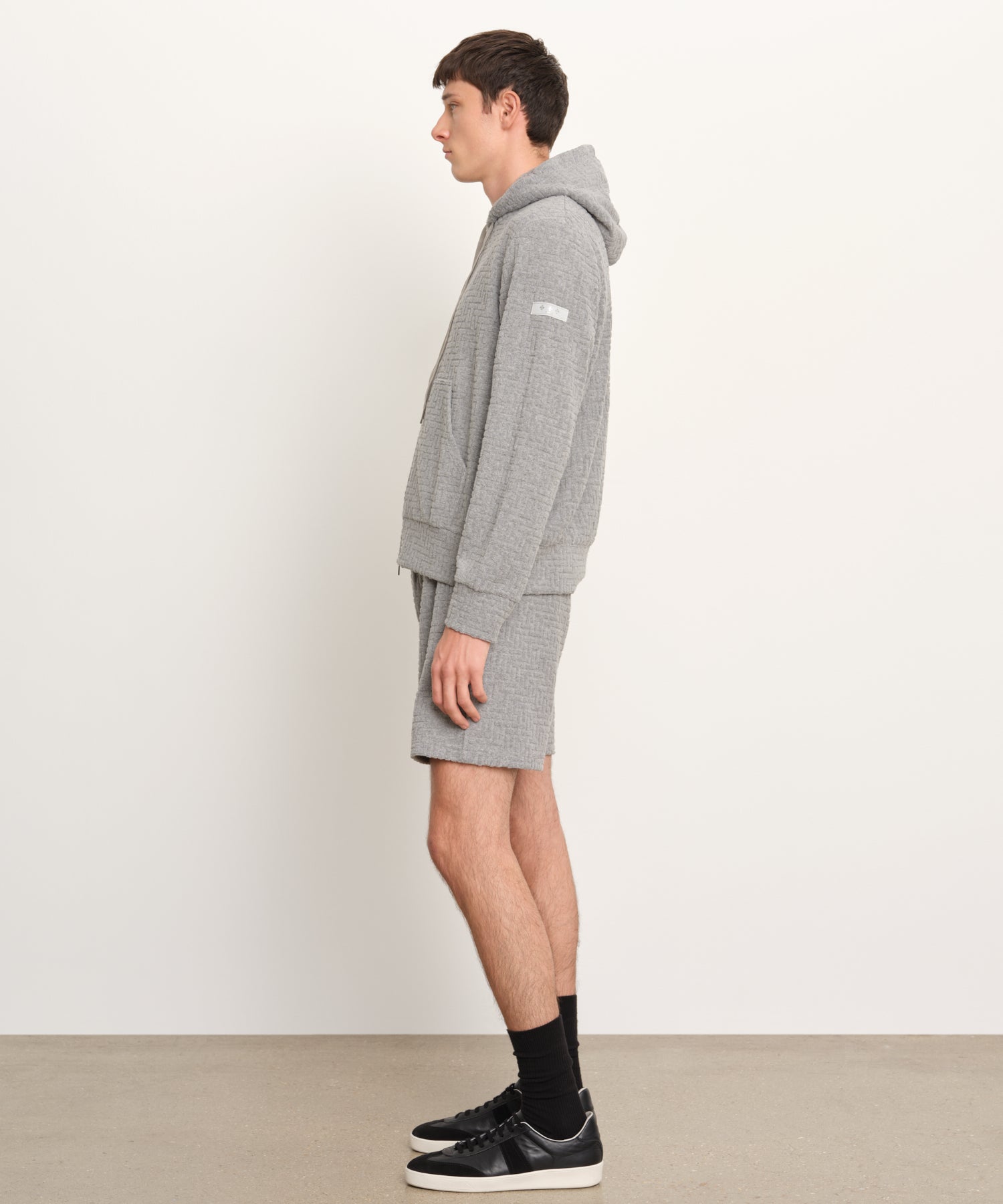 The model is 189 cm tall and is wearing a size 3 in LIGHT GRAY.