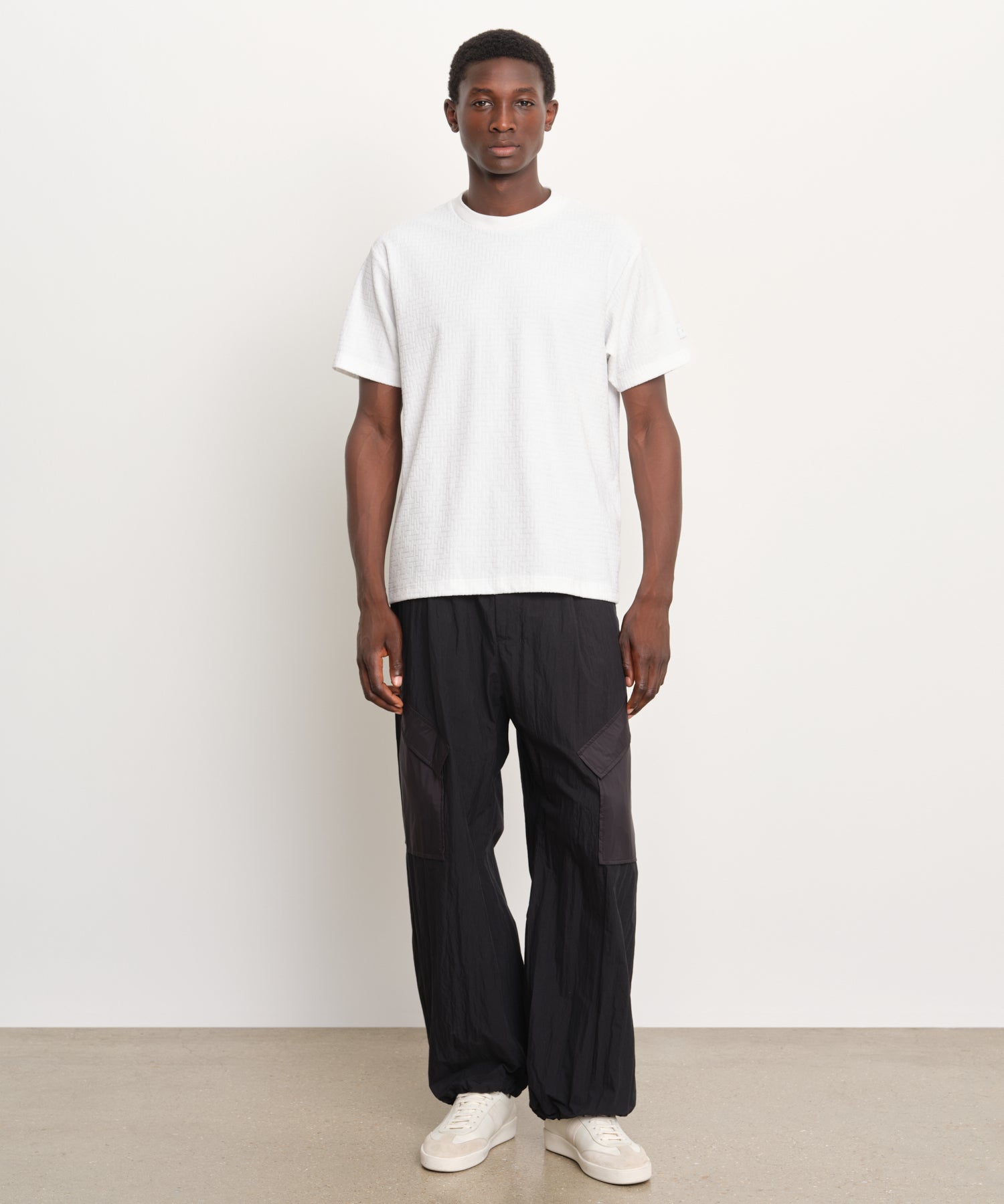 The model is 189 cm tall and is wearing a size 3 in WHITE.
