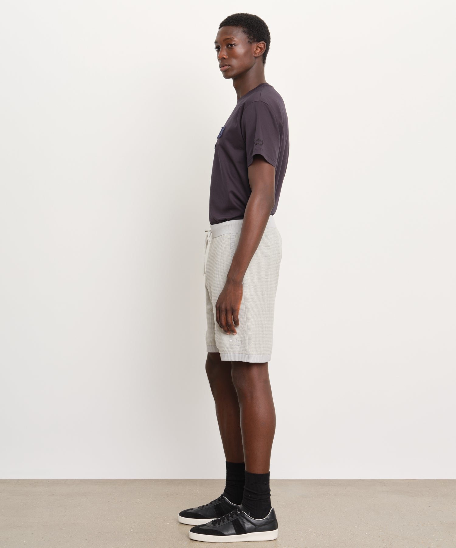 The model is 189 cm tall and is wearing a size 3 in Light Gray.