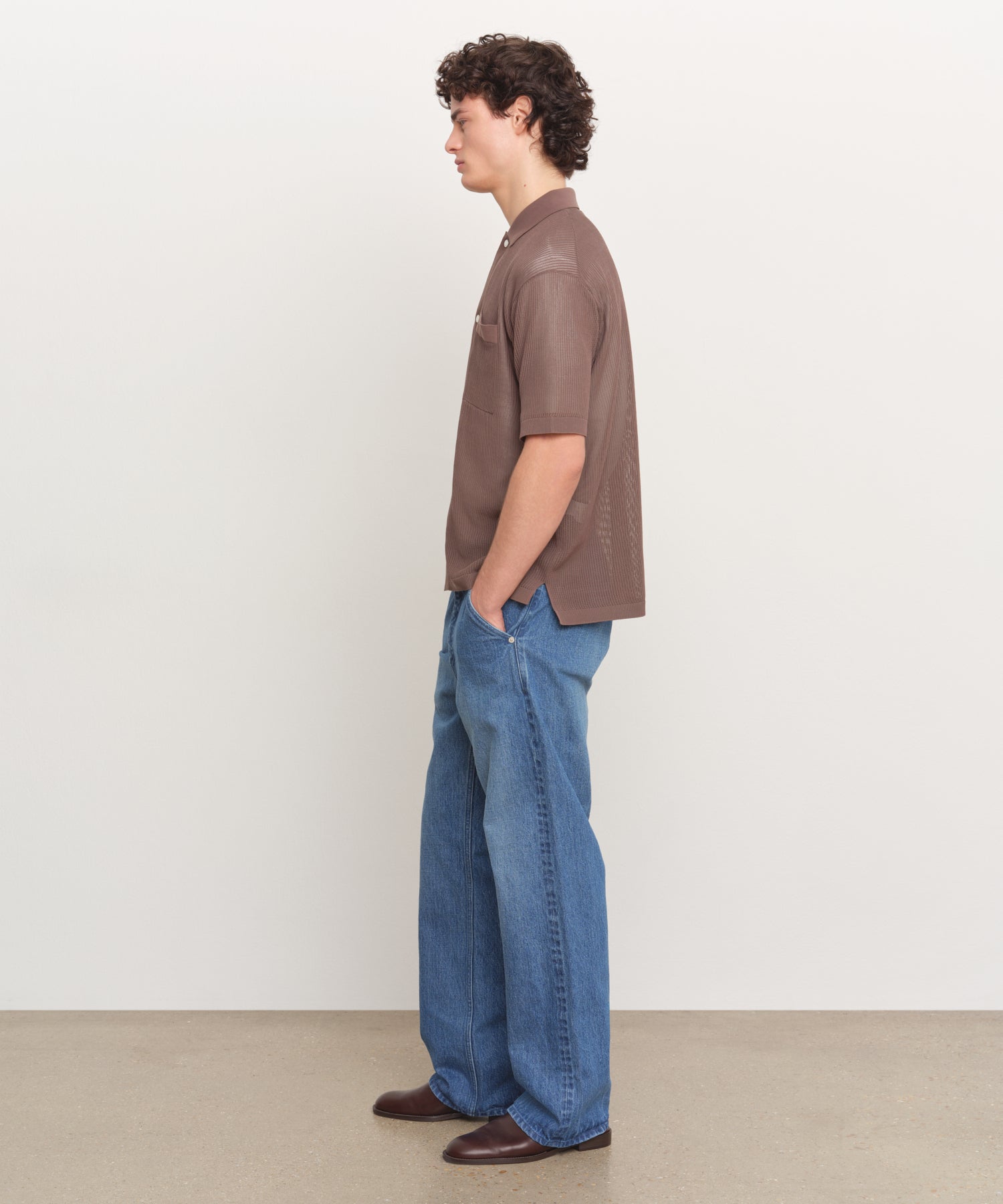 The model is 185 cm tall and is wearing a size 3 in MOCHA.