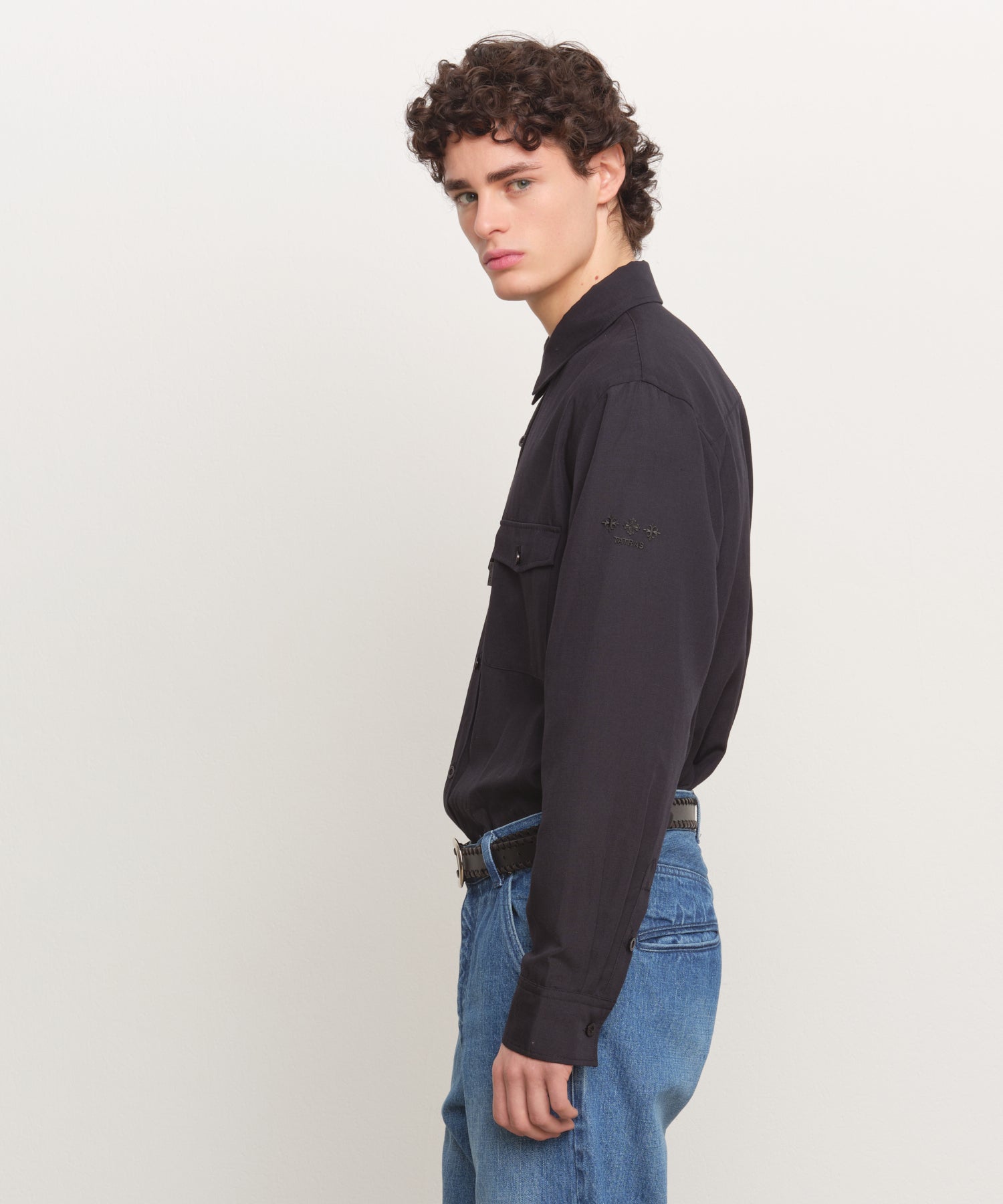 The model is 185 cm tall and is wearing a free size in BLACK.