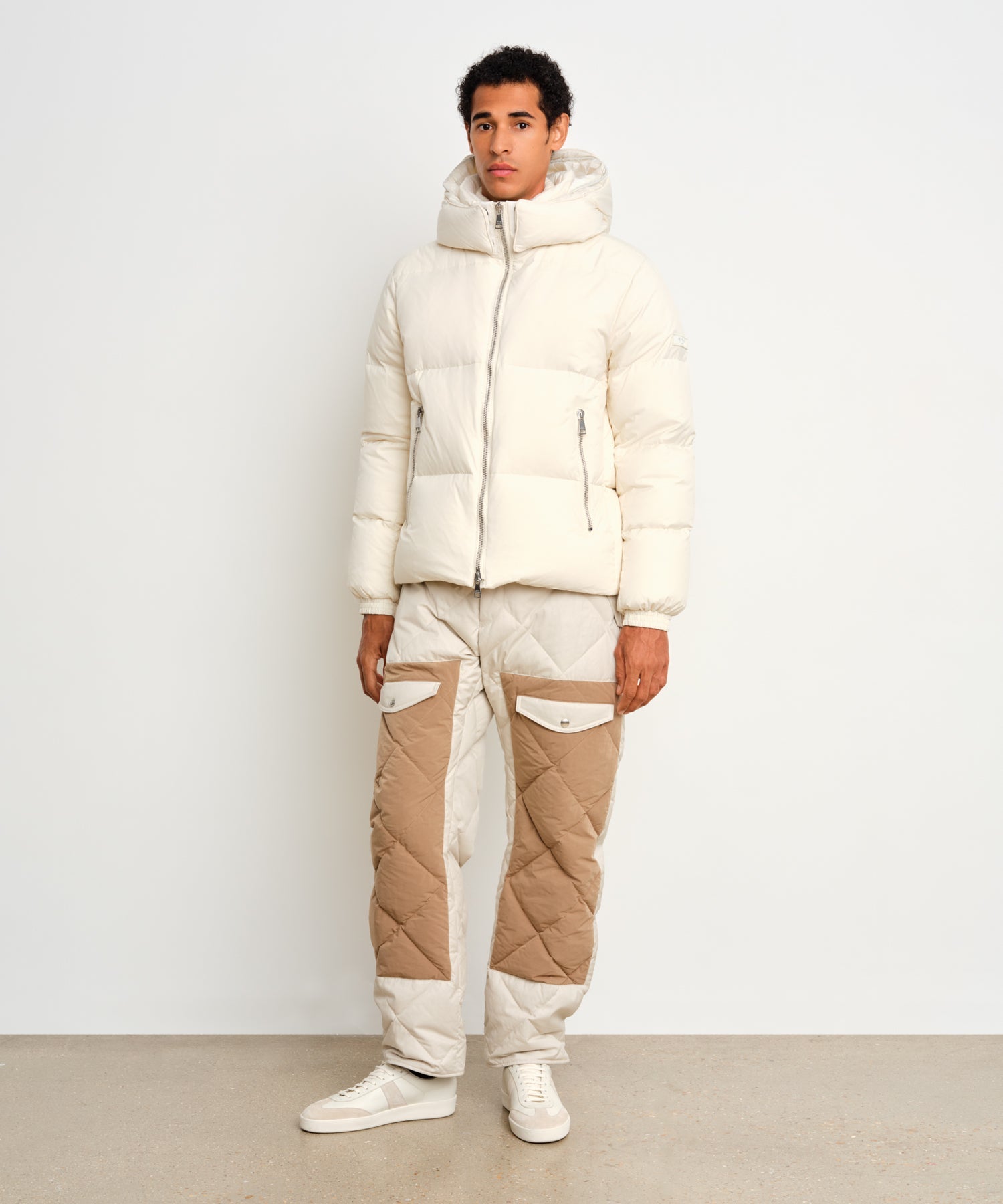 The model is 187 cm tall and is wearing a size 3 in Ivory.