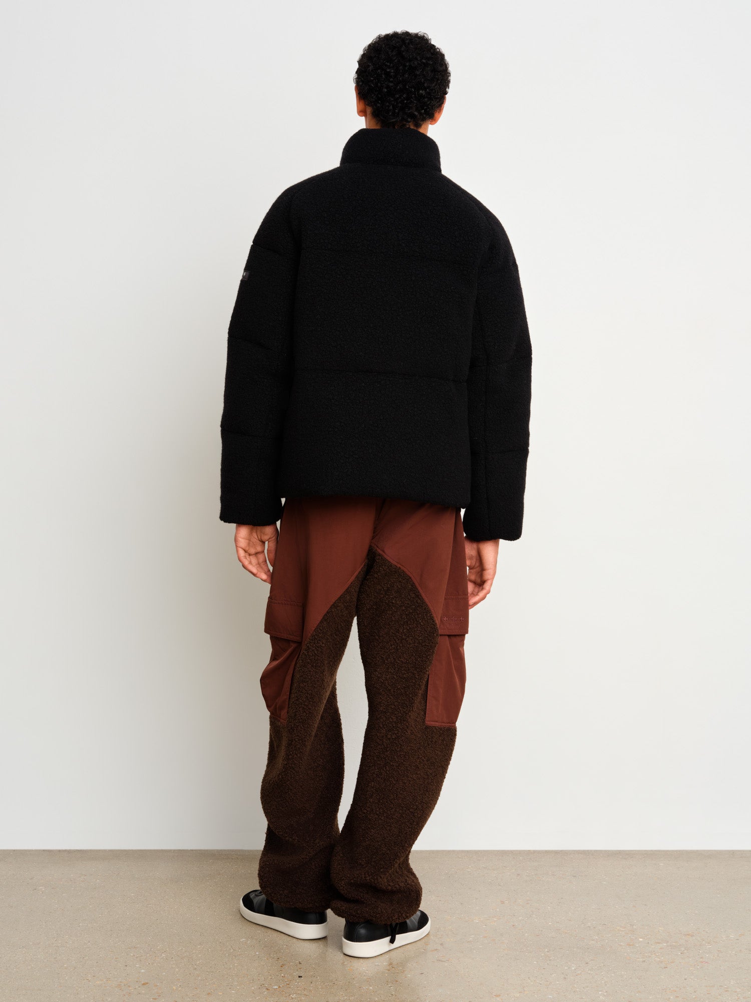 The model is 187 cm tall and is wearing a size 3 in Black.