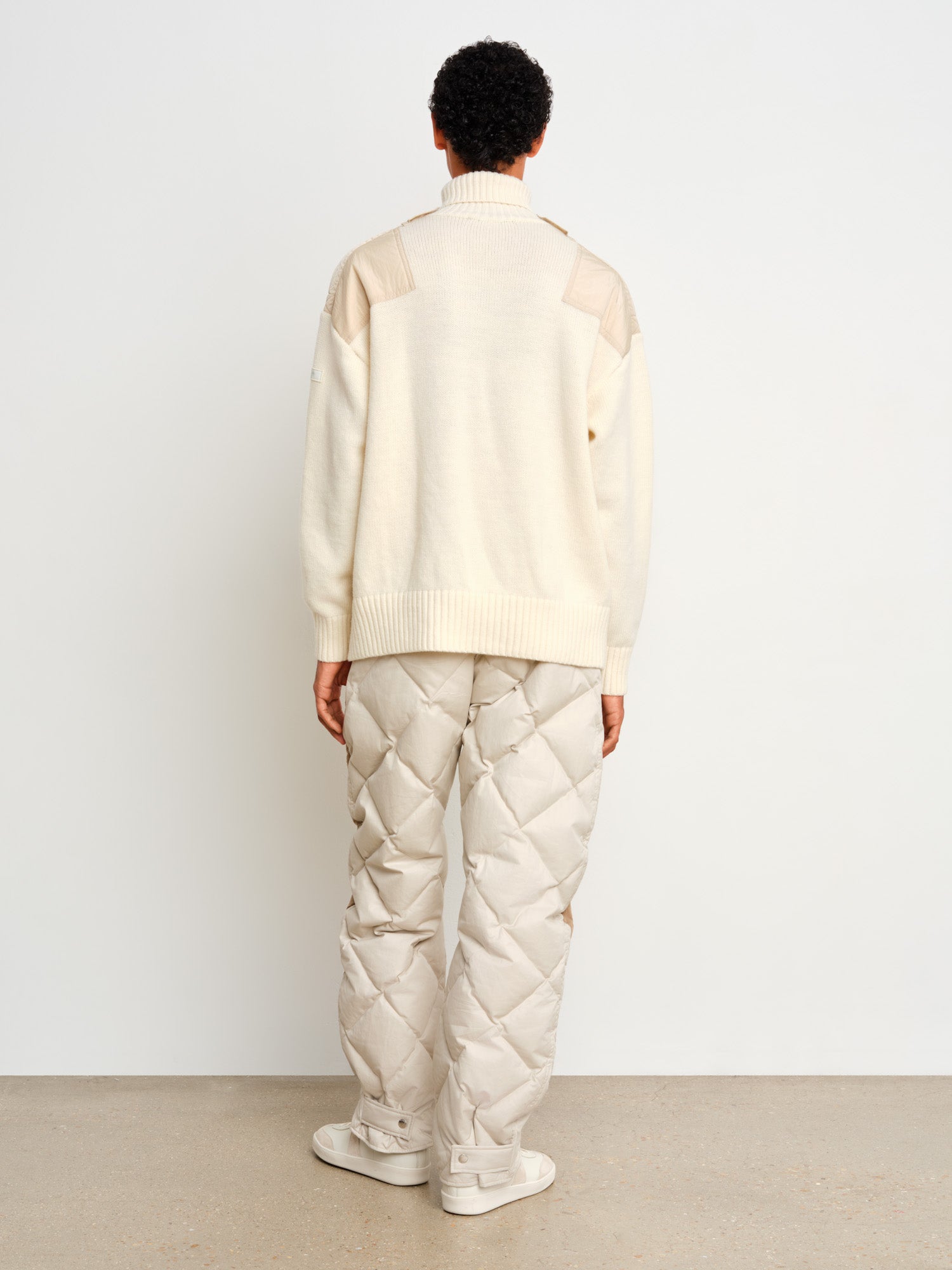 The model is 187 cm tall and is wearing a size 3 in Ivory.