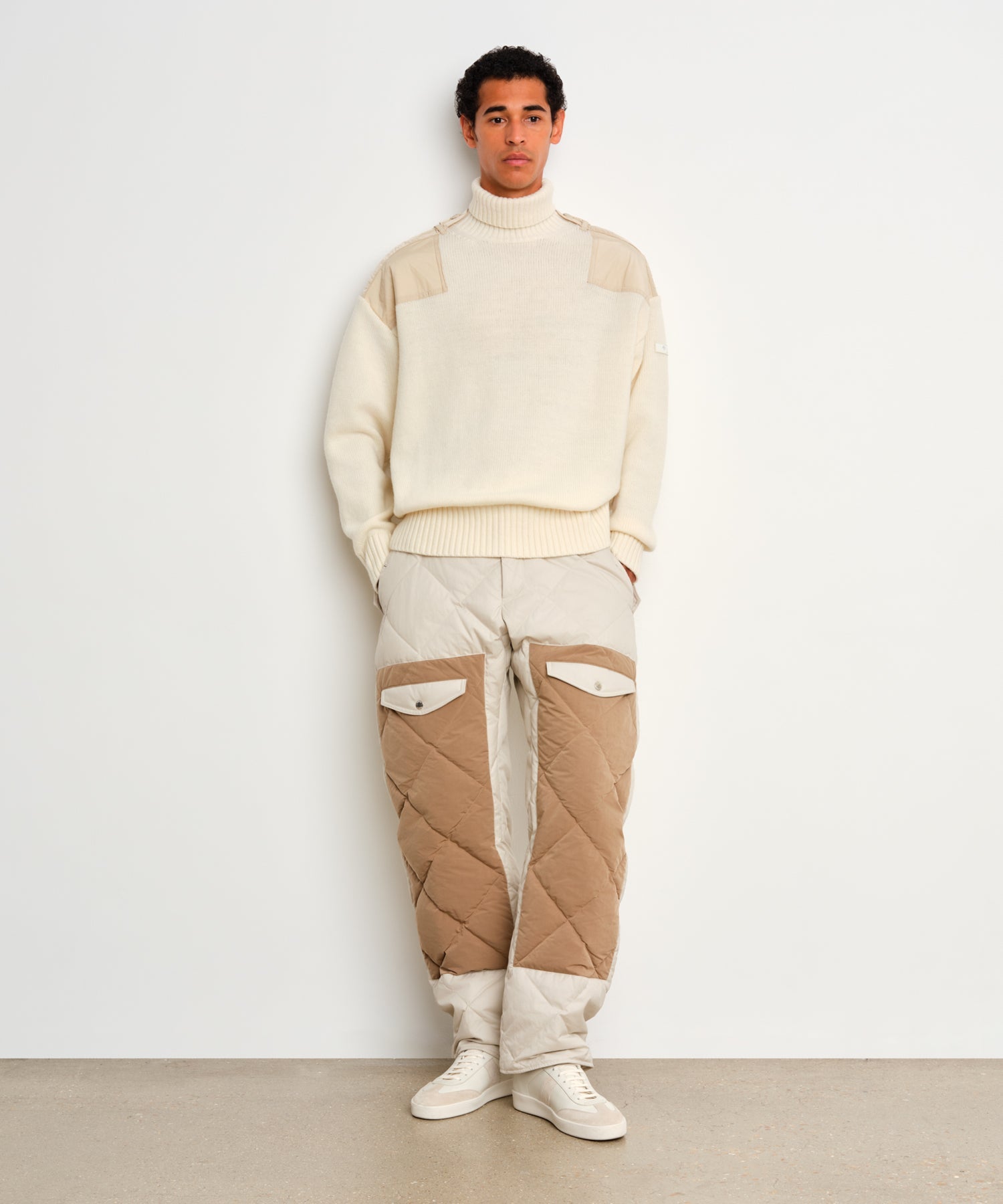 The model is 187 cm tall and is wearing a size 3 in Ivory.