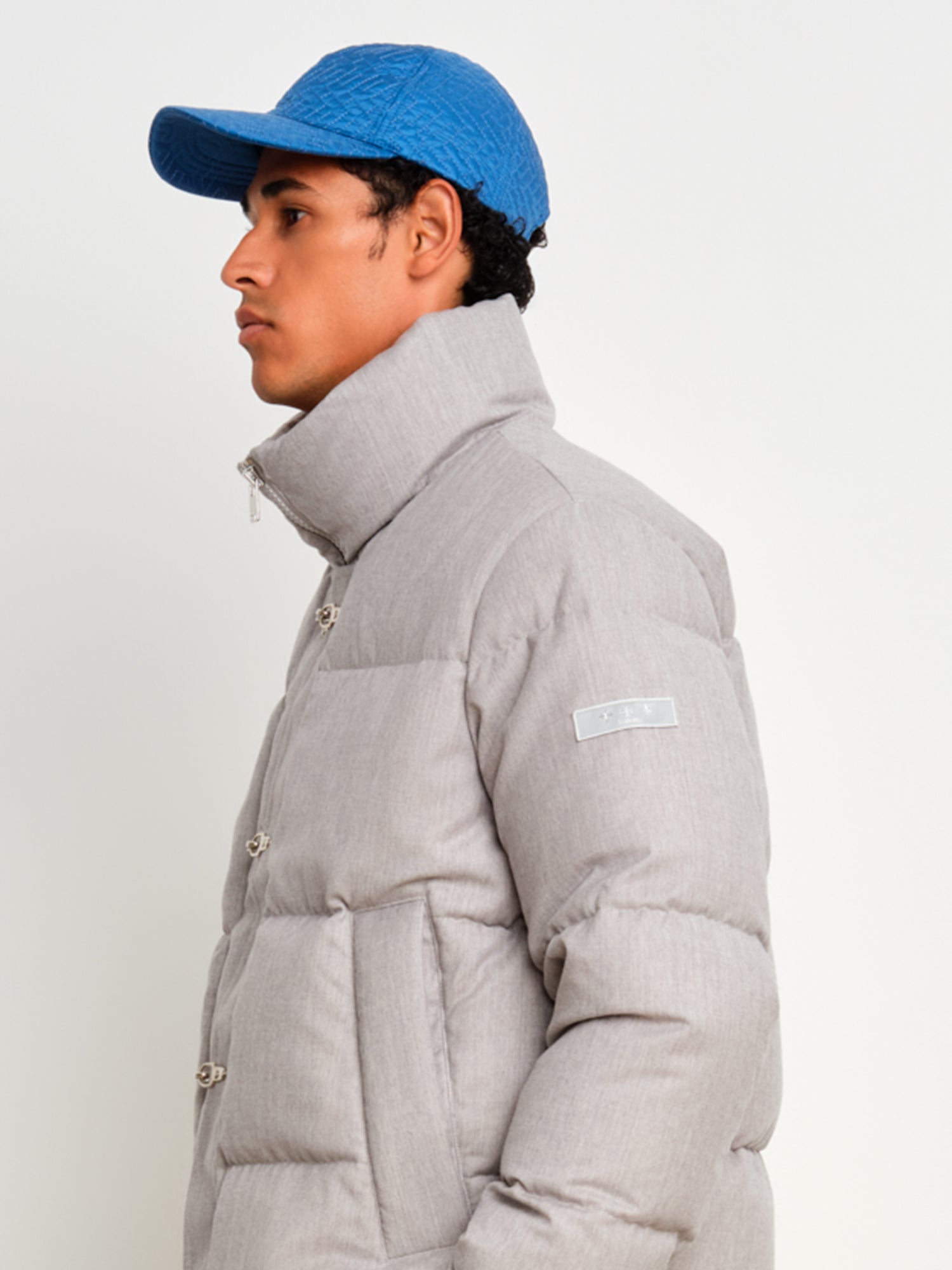 The model is 187 cm tall and is wearing a free size in Blue.