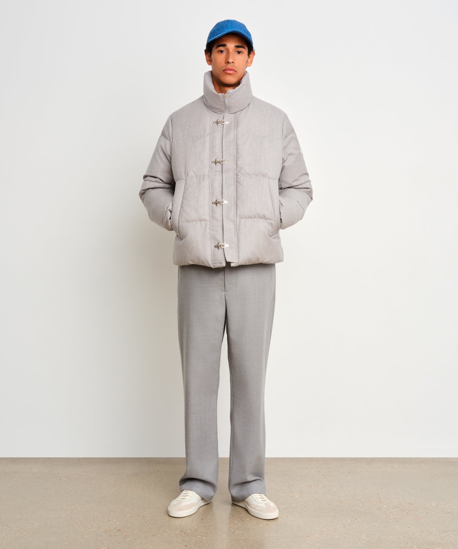 The model is 187 cm tall and is wearing a free size in Blue.