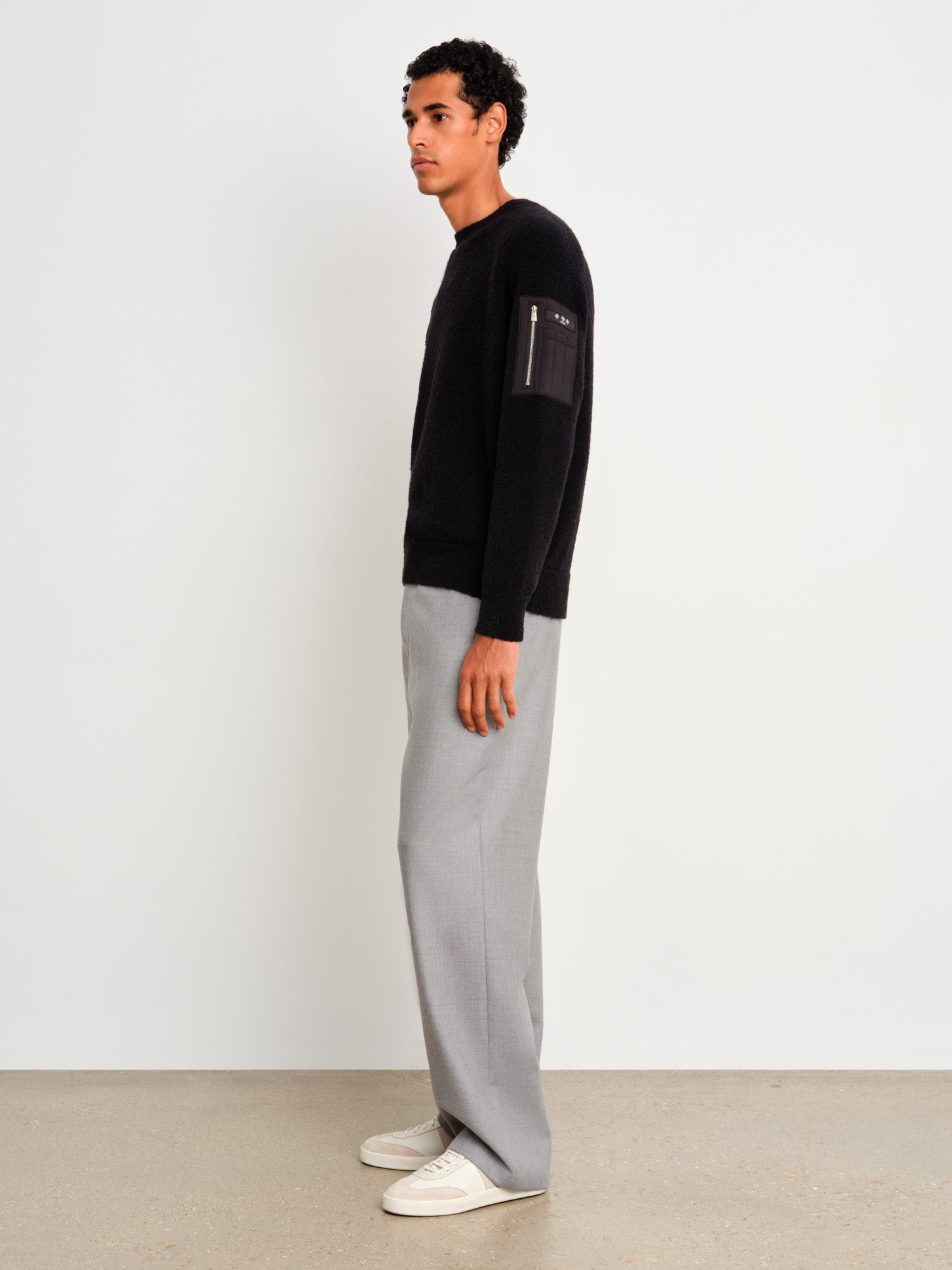 The model is 187 cm tall and is wearing a size 3 in Black.