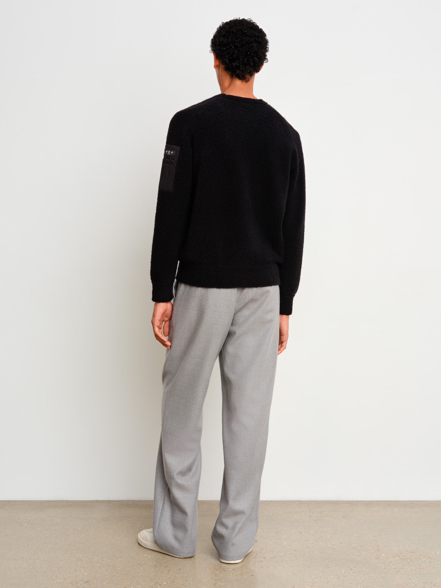 The model is 187 cm tall and is wearing a size 3 in Black.