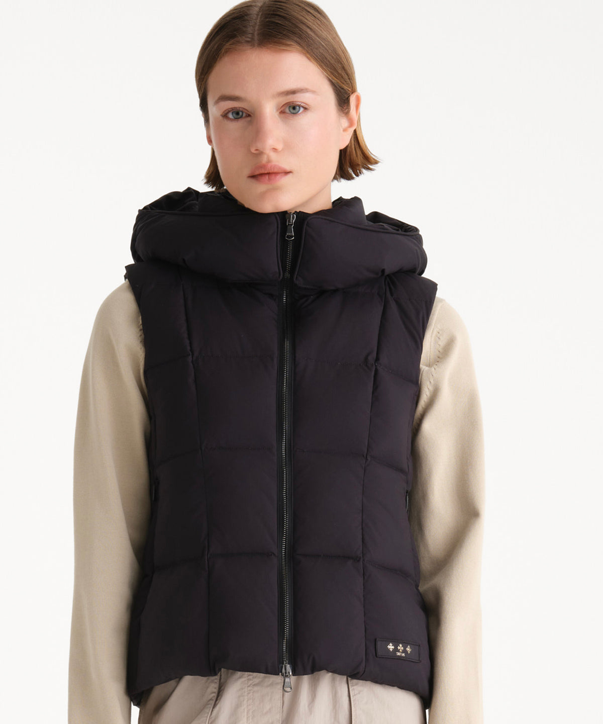The model is 175 cm tall and is wearing a size 2 in BLACK.