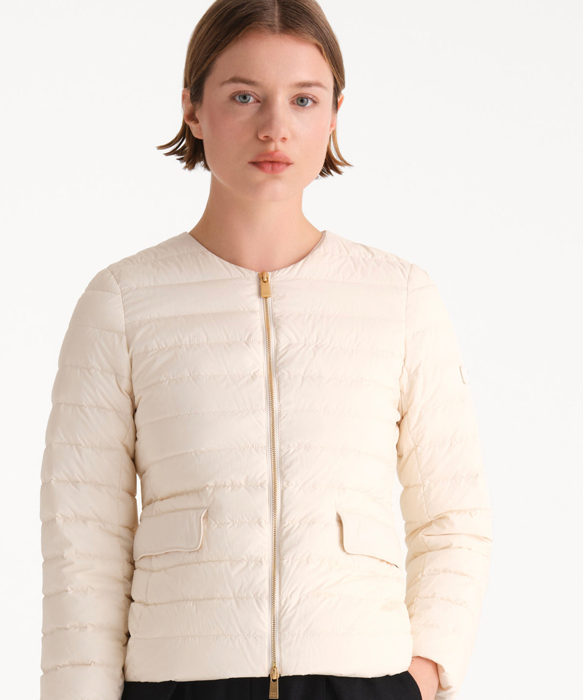The model is 175 cm tall and is wearing a size 2 in IVORY.