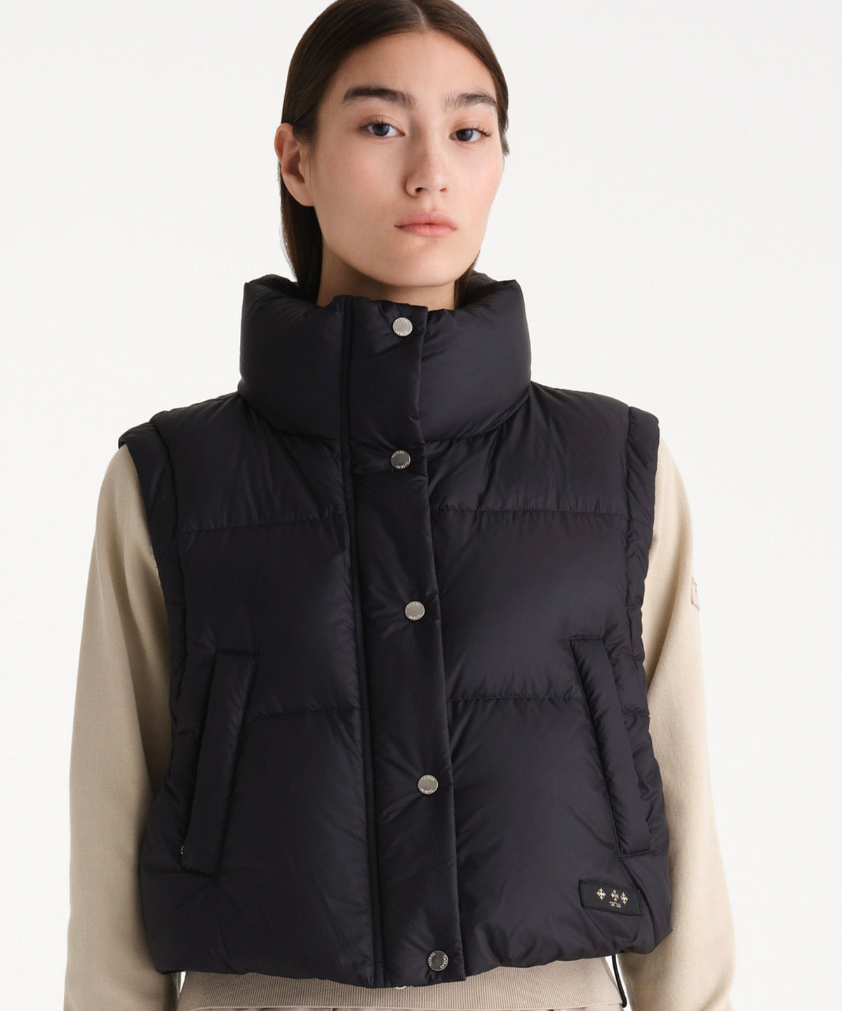 The model is 176 cm tall and is wearing a size 2 in BLACK.