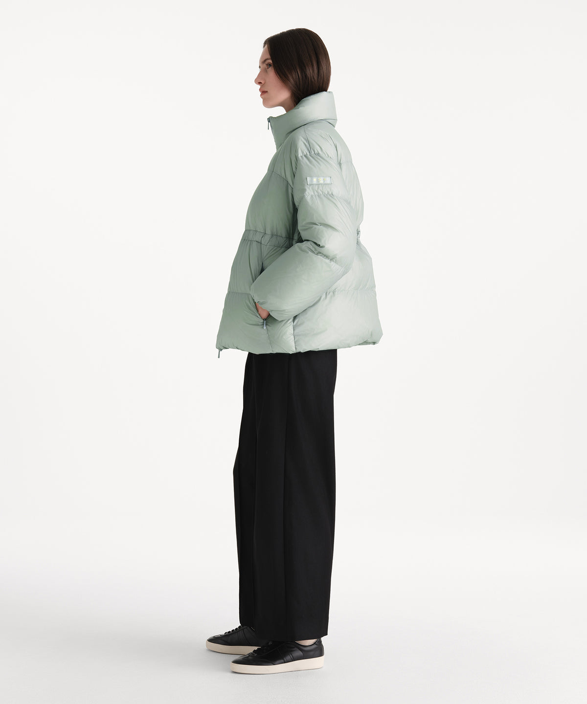The model is 176 cm tall and is wearing a size 2 in MINT.