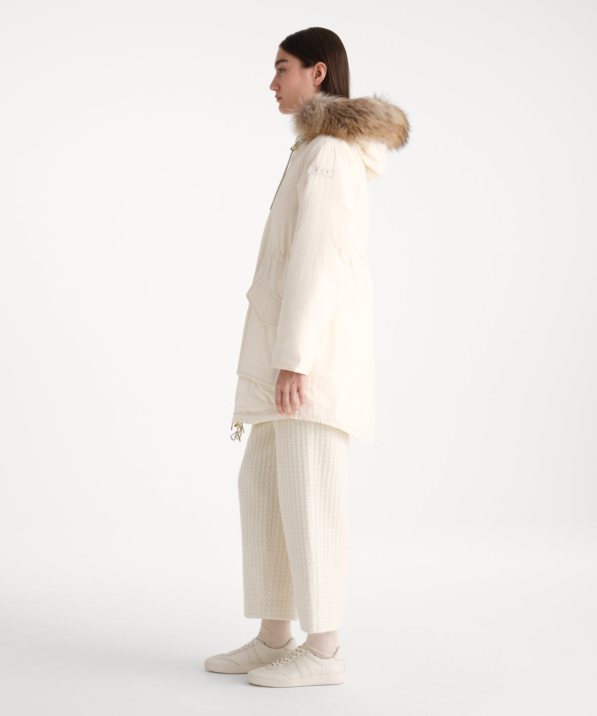 The model is 176 cm tall and is wearing a size 2 in IVORY.