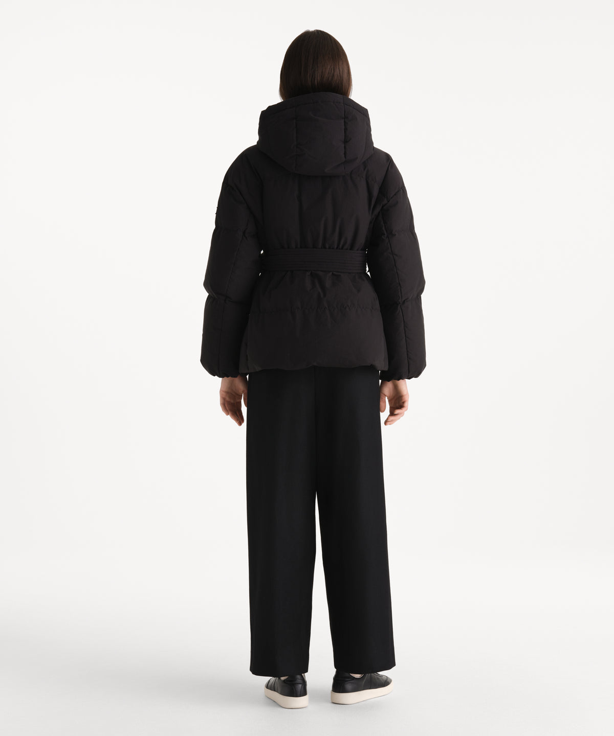 The model is 176 cm tall and is wearing a size 2 in BLACK.
