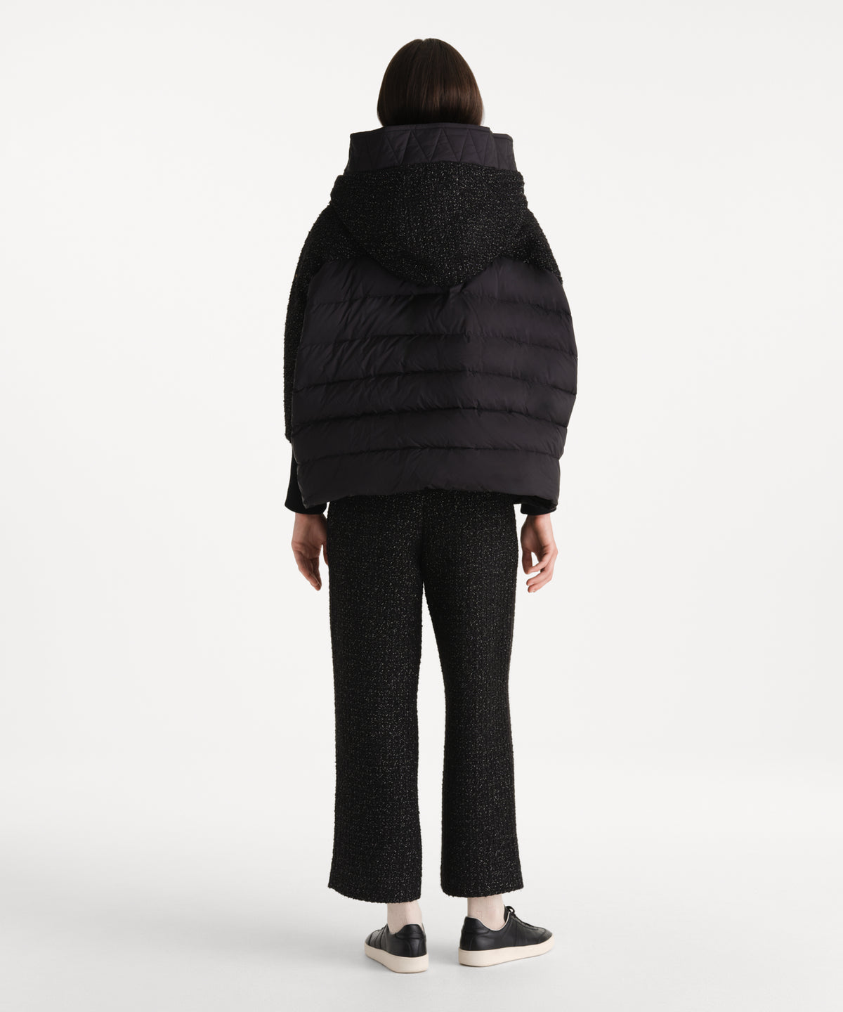 The model is 176 cm tall and is wearing a size 2 in BLACK.