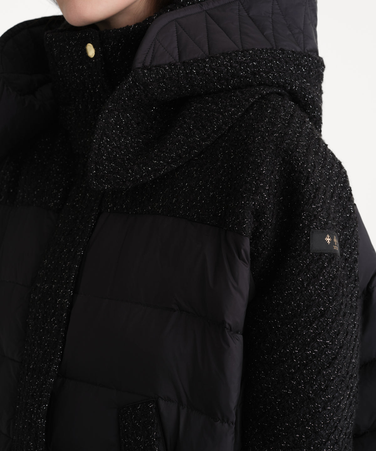 The model is 176 cm tall and is wearing a size 2 in BLACK.