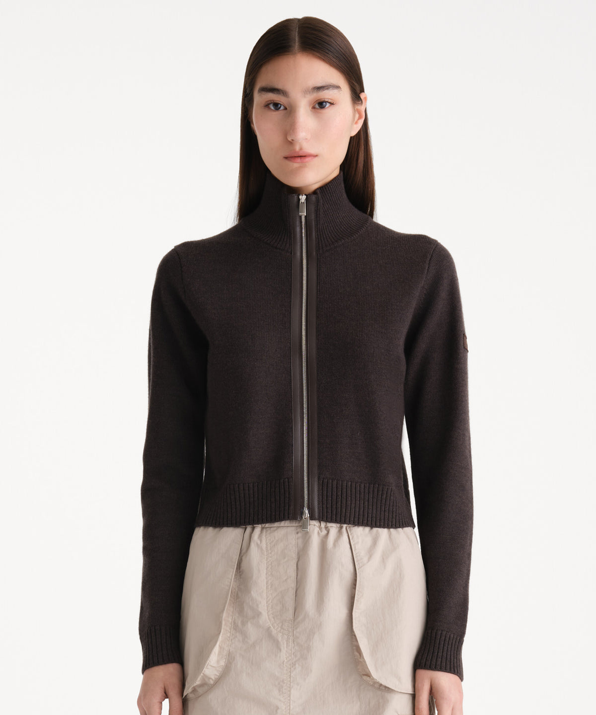 The model is 176 cm tall and is wearing a size 2 in BROWN.