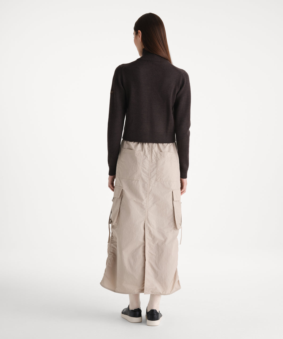 The model is 176 cm tall and is wearing a size 2 in BROWN.
