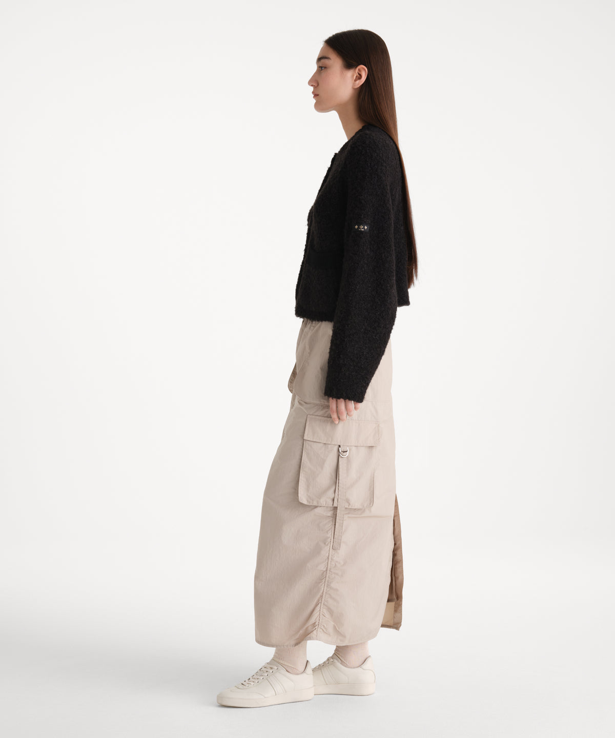 The model is 176 cm tall and is wearing a size 2 in BLACK.