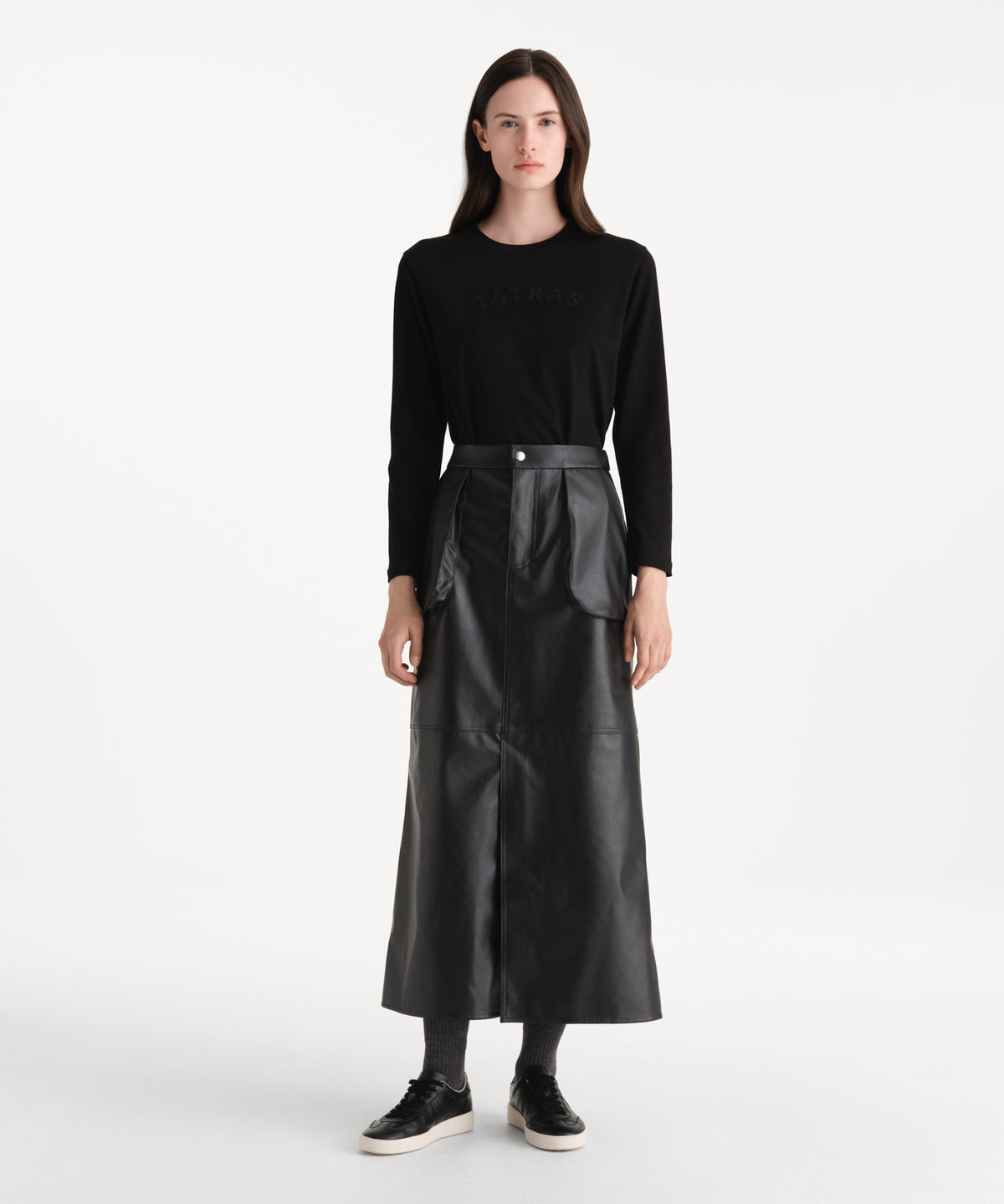 The model is 176 cm tall and is wearing a size 2 in BLACK.