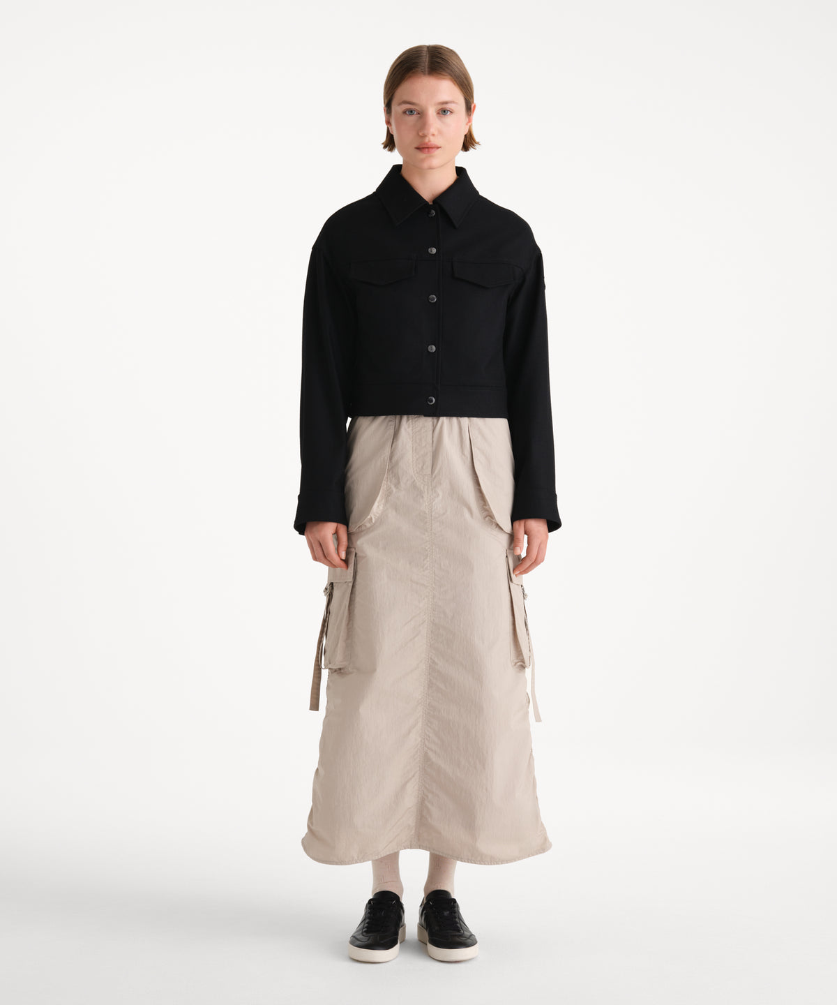 The model is 175 cm tall and is wearing a size 2 in BLACK.