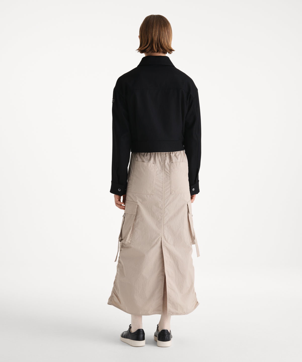 The model is 175 cm tall and is wearing a size 2 in BLACK.