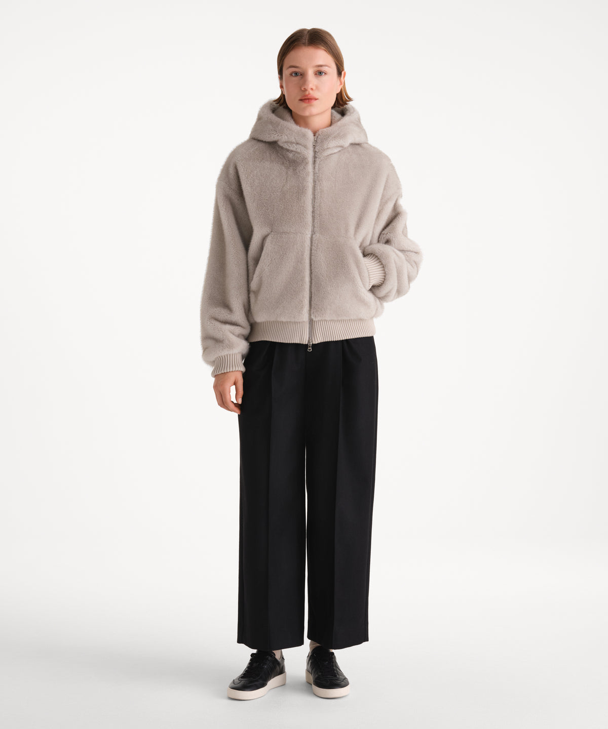 The model is 175 cm tall and is wearing a size 2 in LIGHT GRAY.