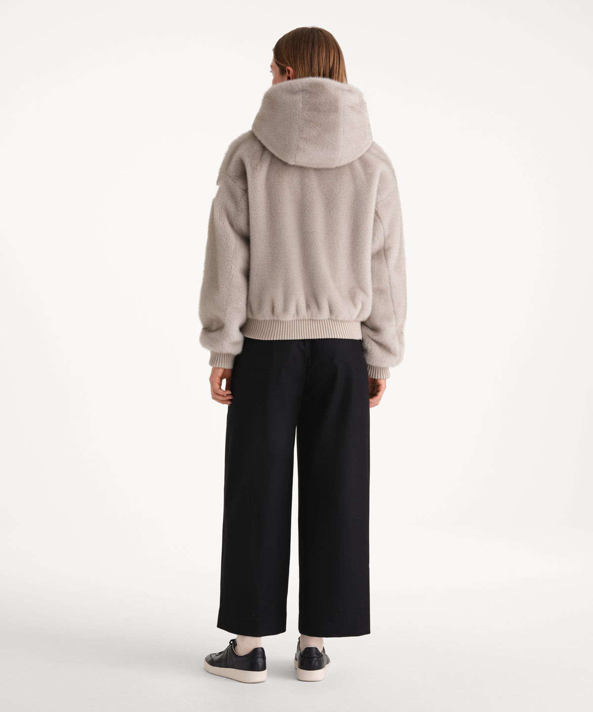 The model is 175 cm tall and is wearing a size 2 in LIGHT GRAY.