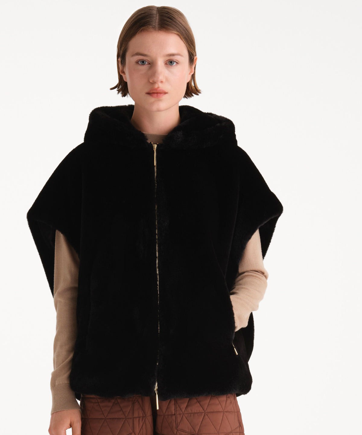The model is 175 cm tall and is wearing a size 2 in BLACK.