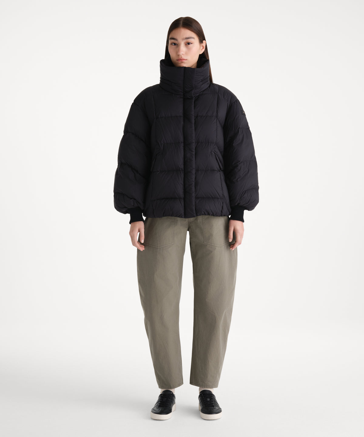 The model is 176 cm tall and is wearing a size 2 in BLACK.