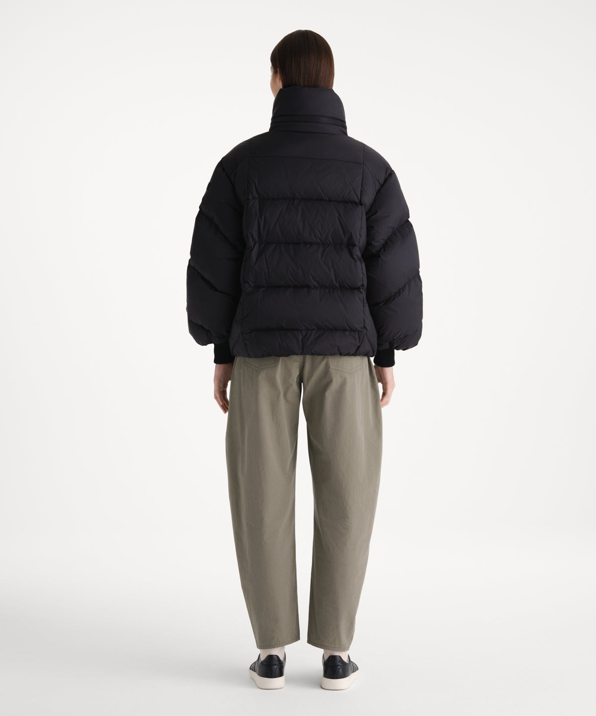 The model is 176 cm tall and is wearing a size 2 in BLACK.