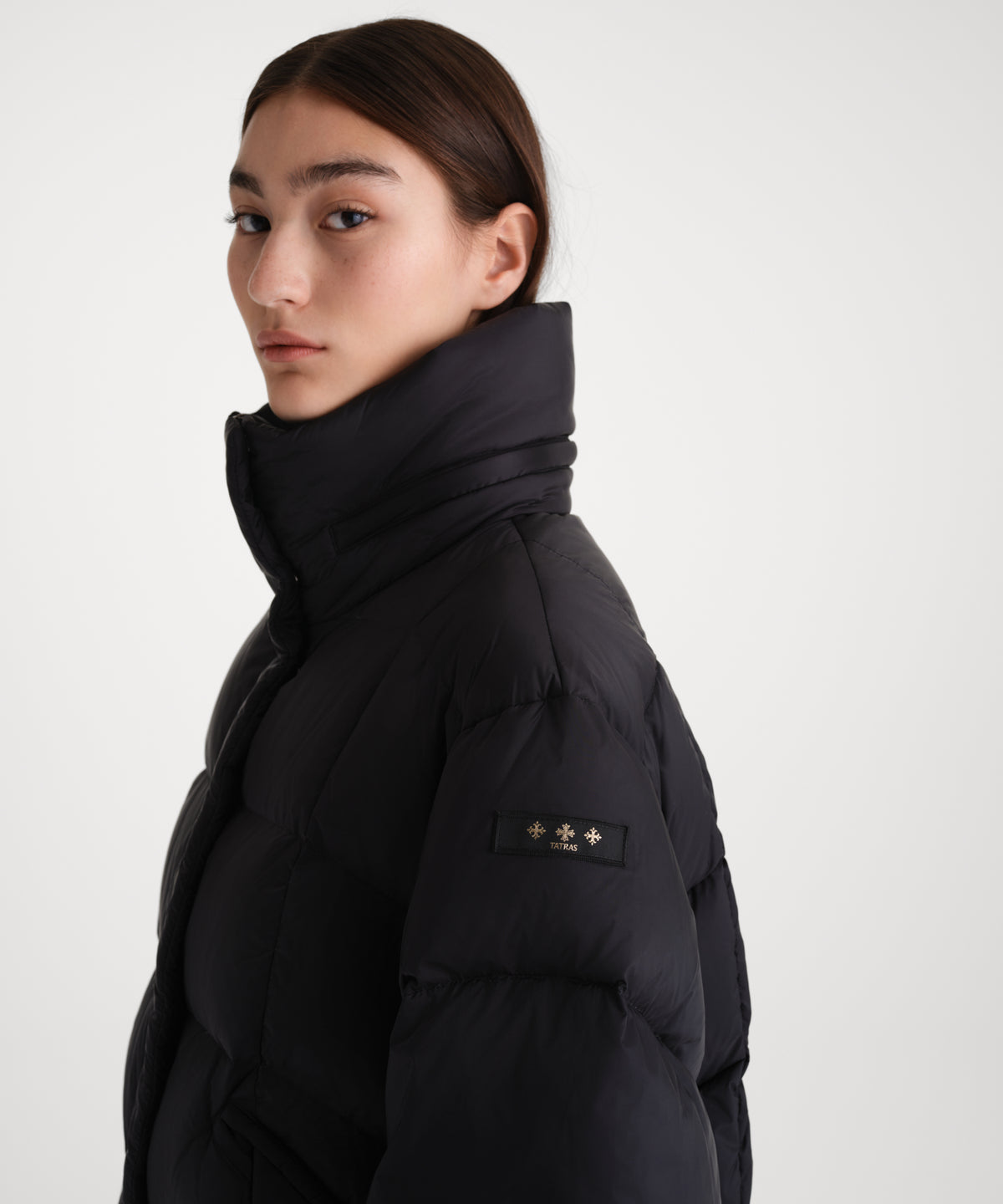 The model is 176 cm tall and is wearing a size 2 in BLACK.