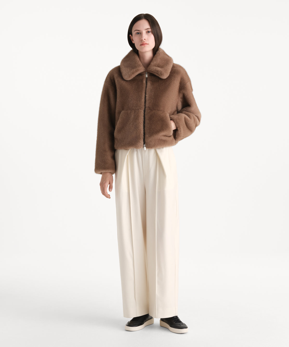 The model is 176 cm tall and is wearing a size 2 in MOCHA.