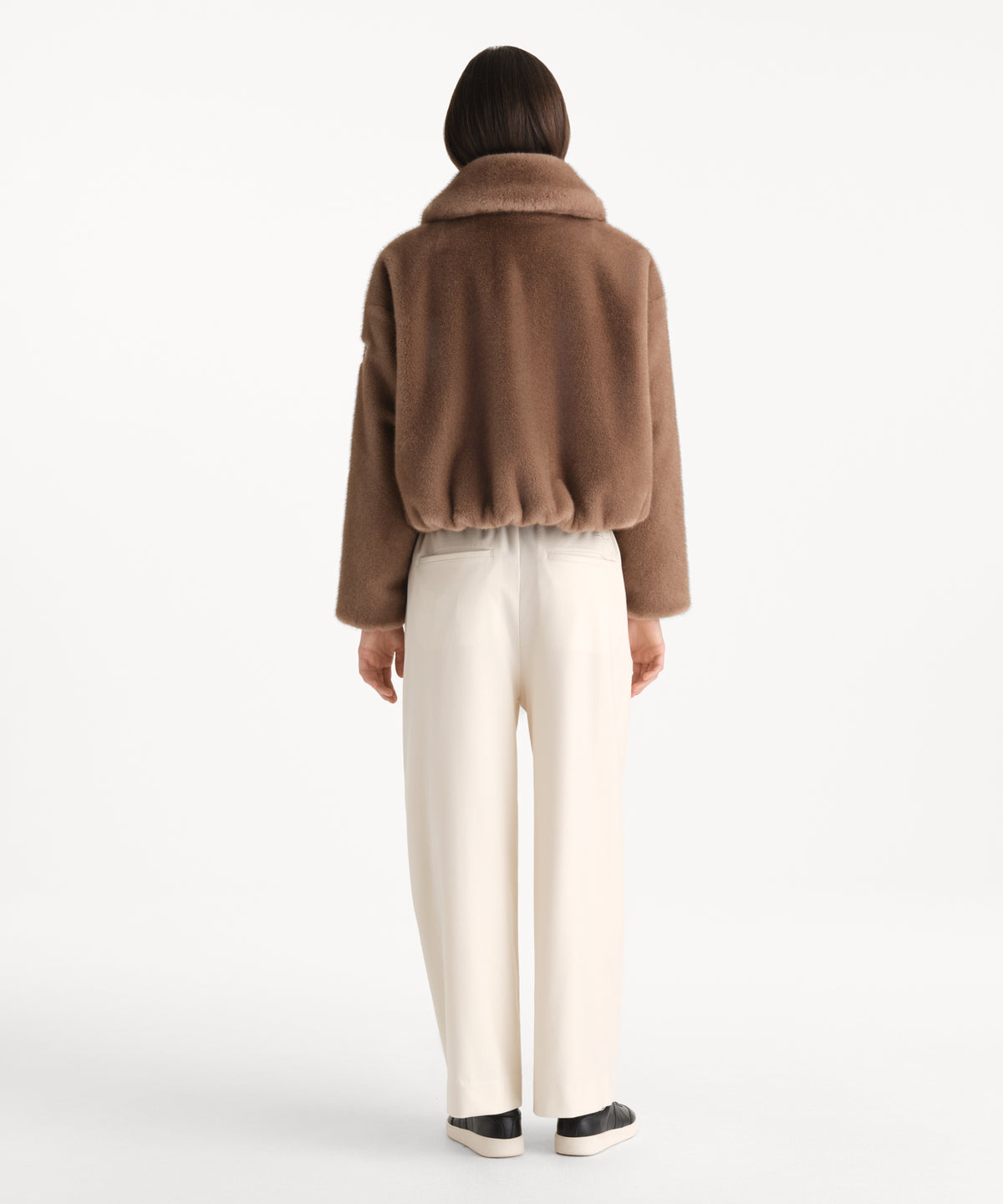 The model is 176 cm tall and is wearing a size 2 in MOCHA.