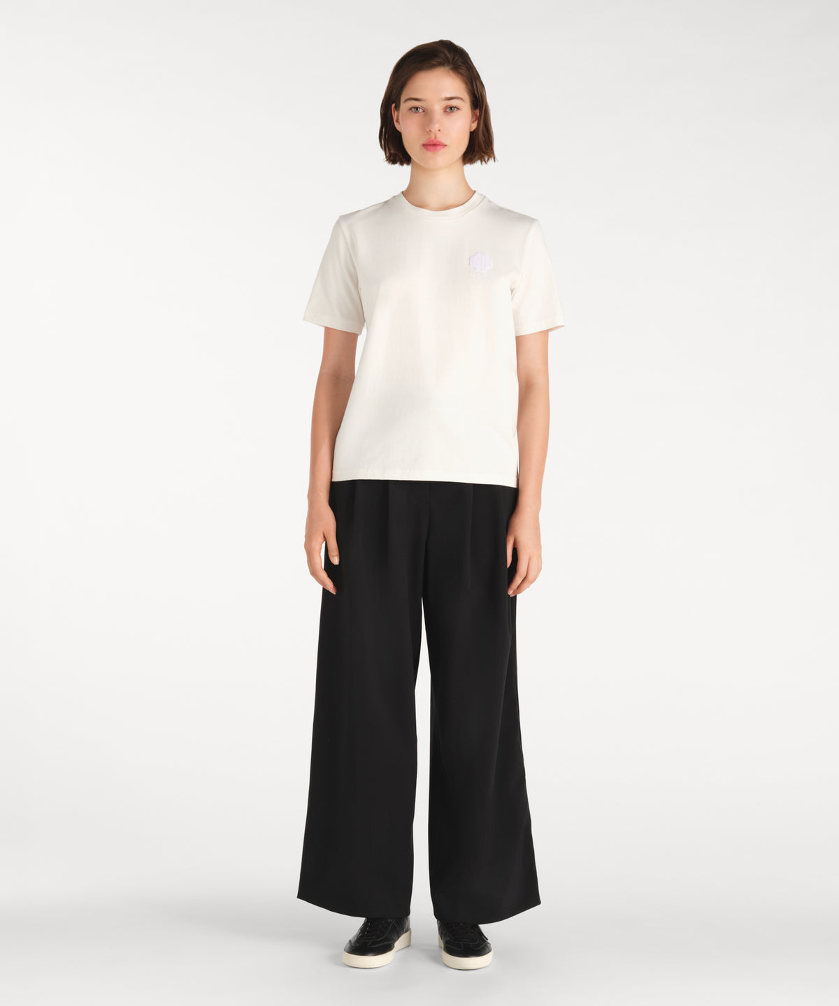 The model is 177 cm tall and is wearing a size 2 in IVORY.