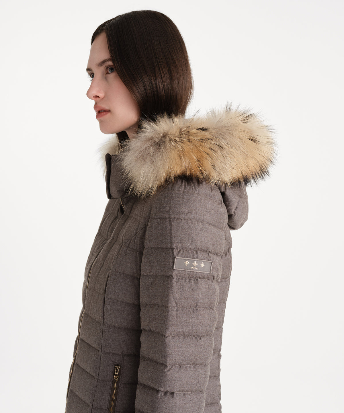 The model is 176 cm tall and is wearing a size 2 in MOCHA.