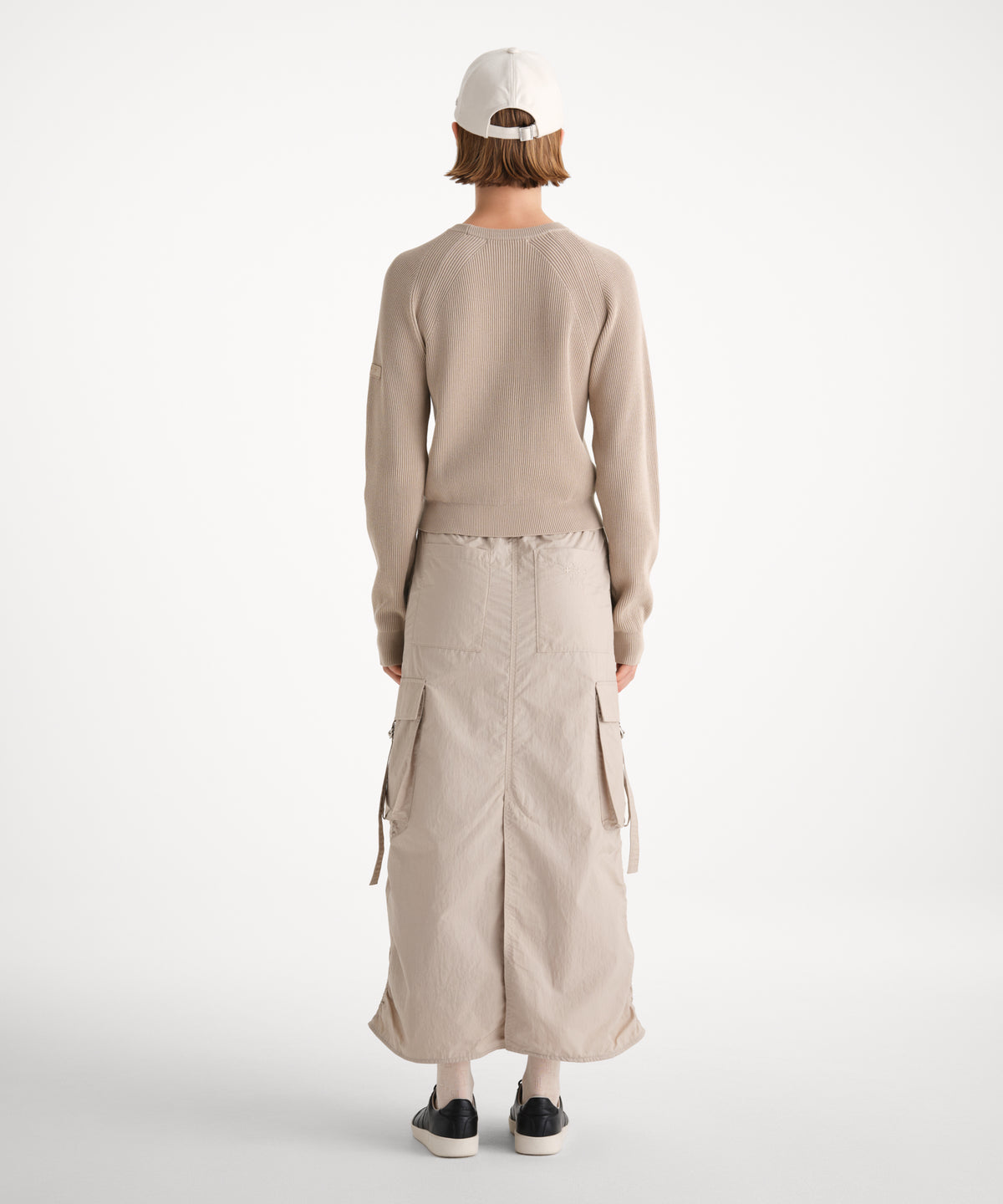 The model is 175 cm tall and is wearing free size in IVORY.