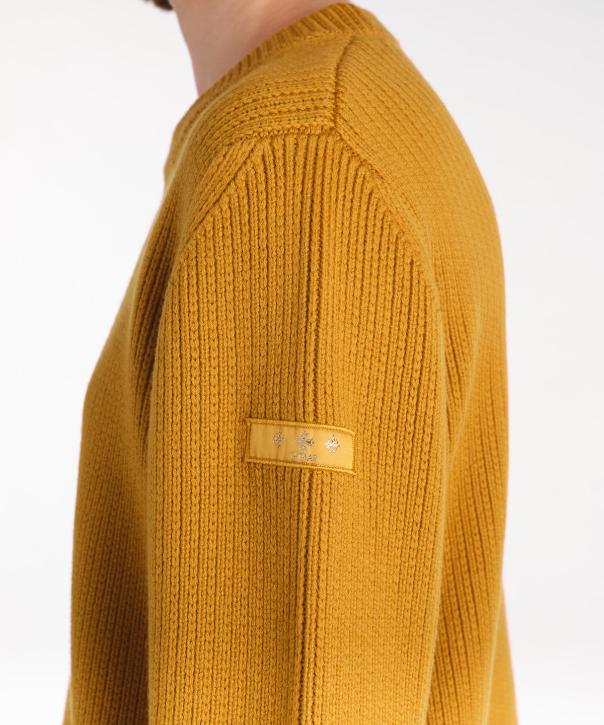 The model is 177 cm tall and is wearing a size 2 in MUSTARD.