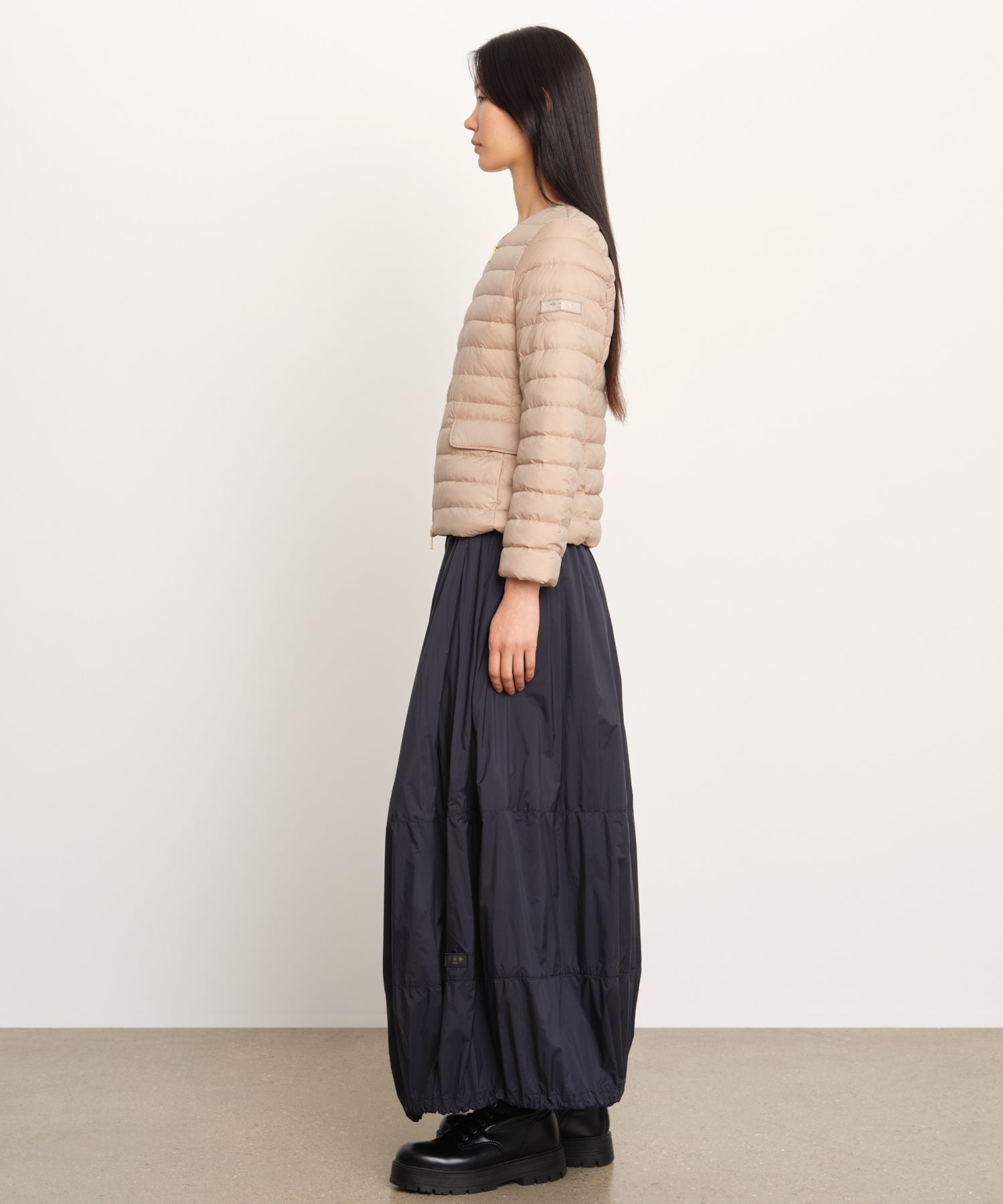 The model is 177 cm tall and is wearing a size 2 in Beige.