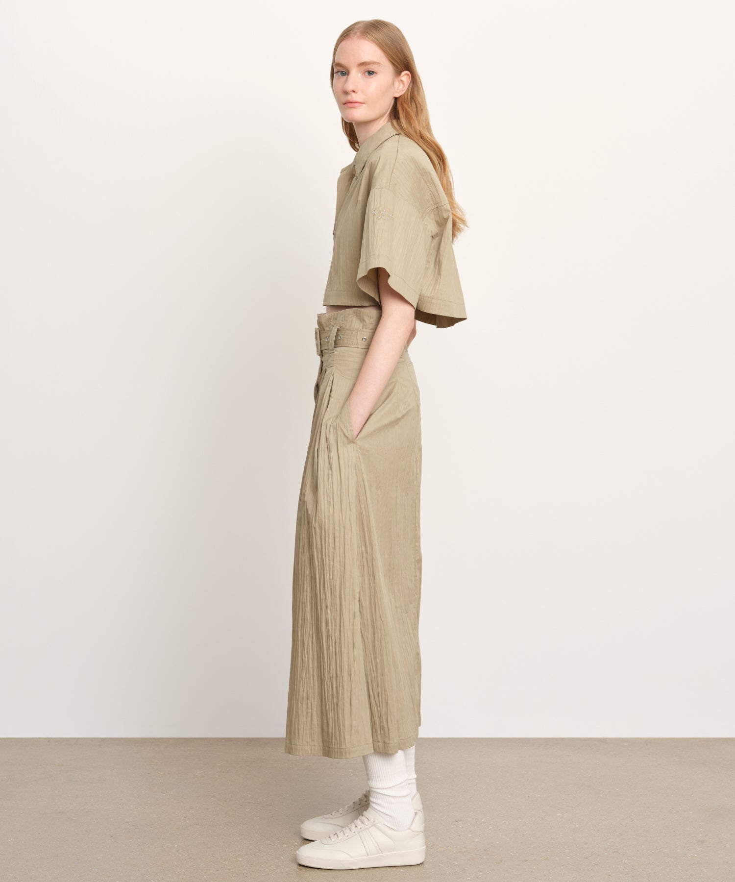 The model is 176 cm tall and is wearing a size 2 in BEIGE.