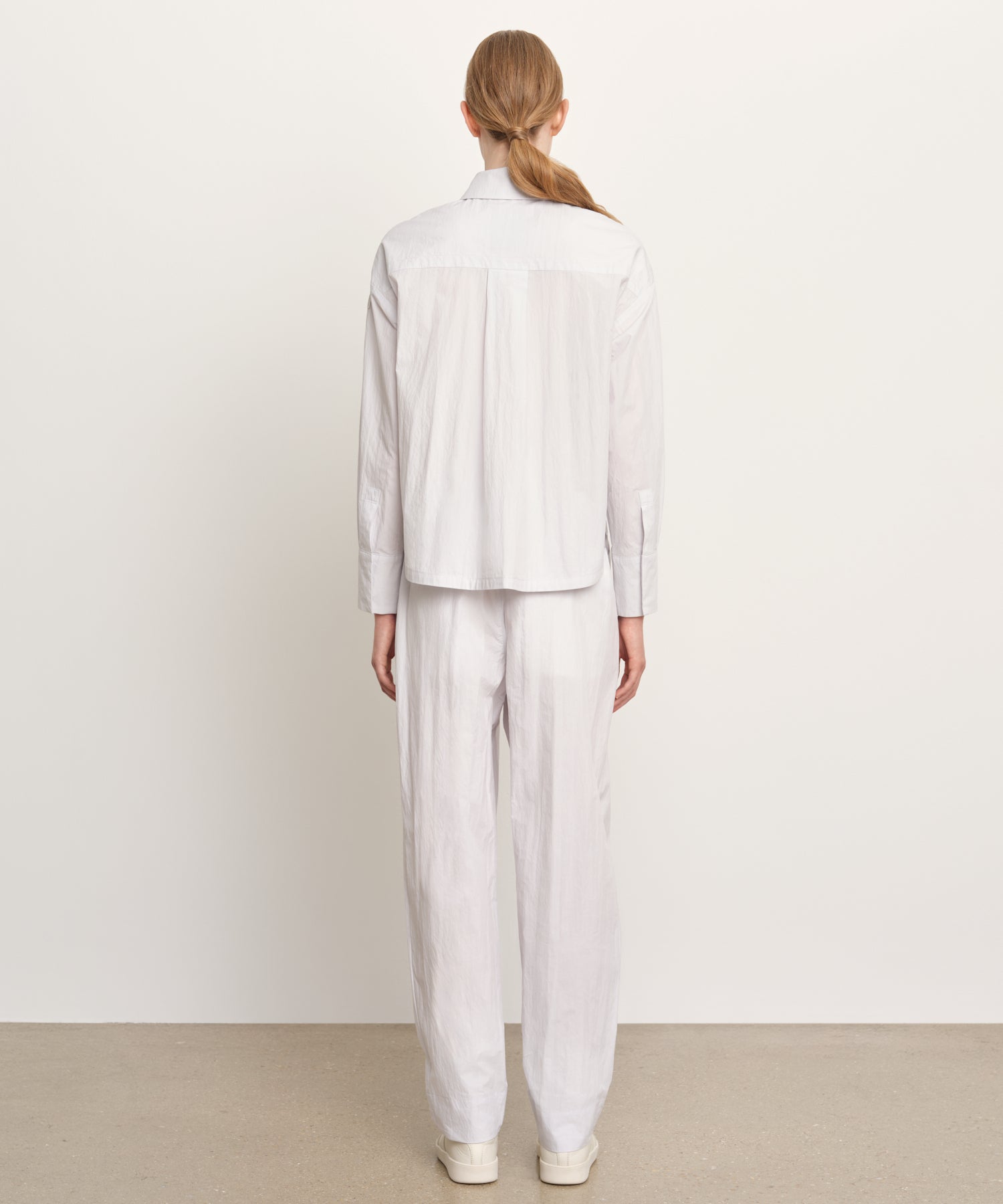 The model is 176 cm tall and is wearing a size 2 in LIGHT GRAY.