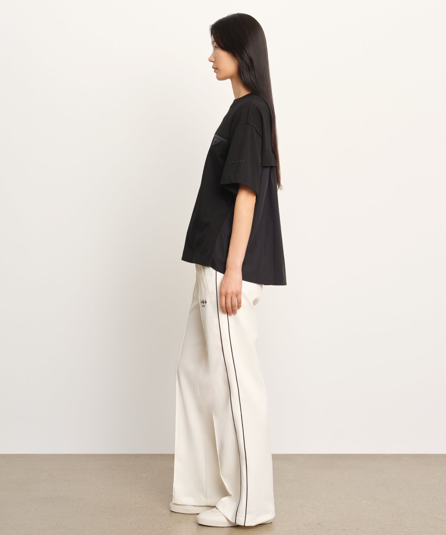 The model is 177 cm tall and is wearing a size 2 in BLACK.