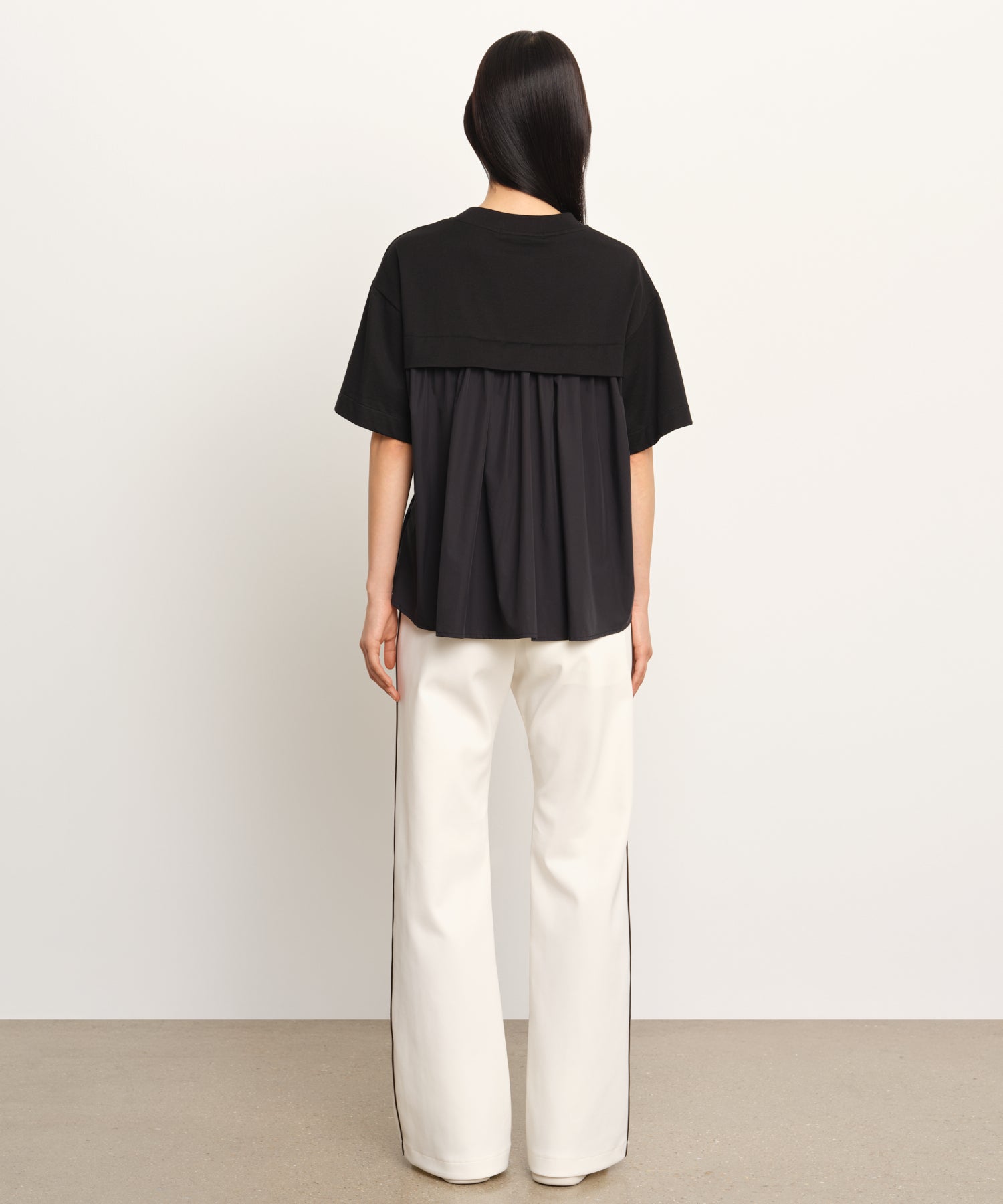 The model is 177 cm tall and is wearing a size 2 in BLACK.